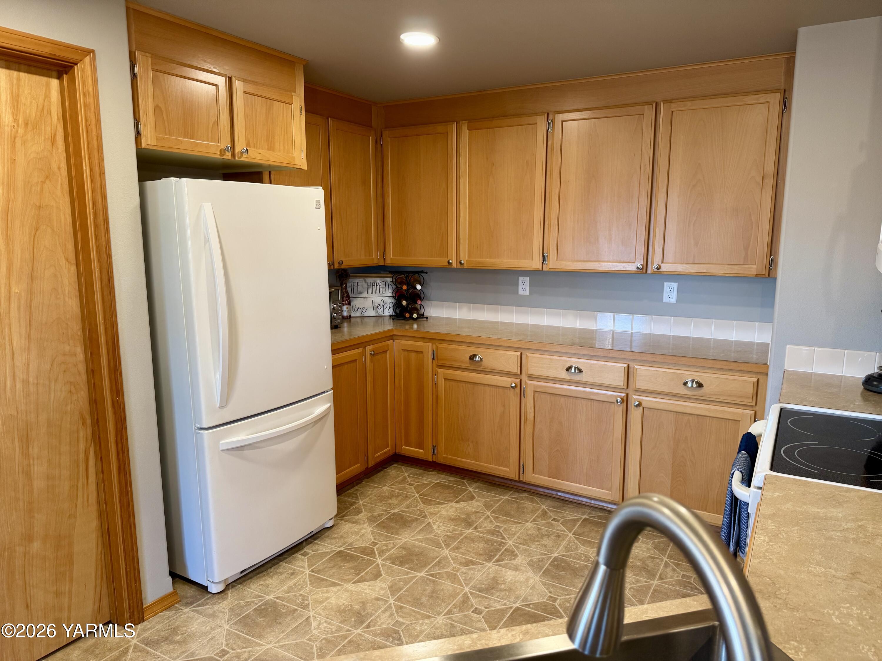 2403 S 73rd Ave