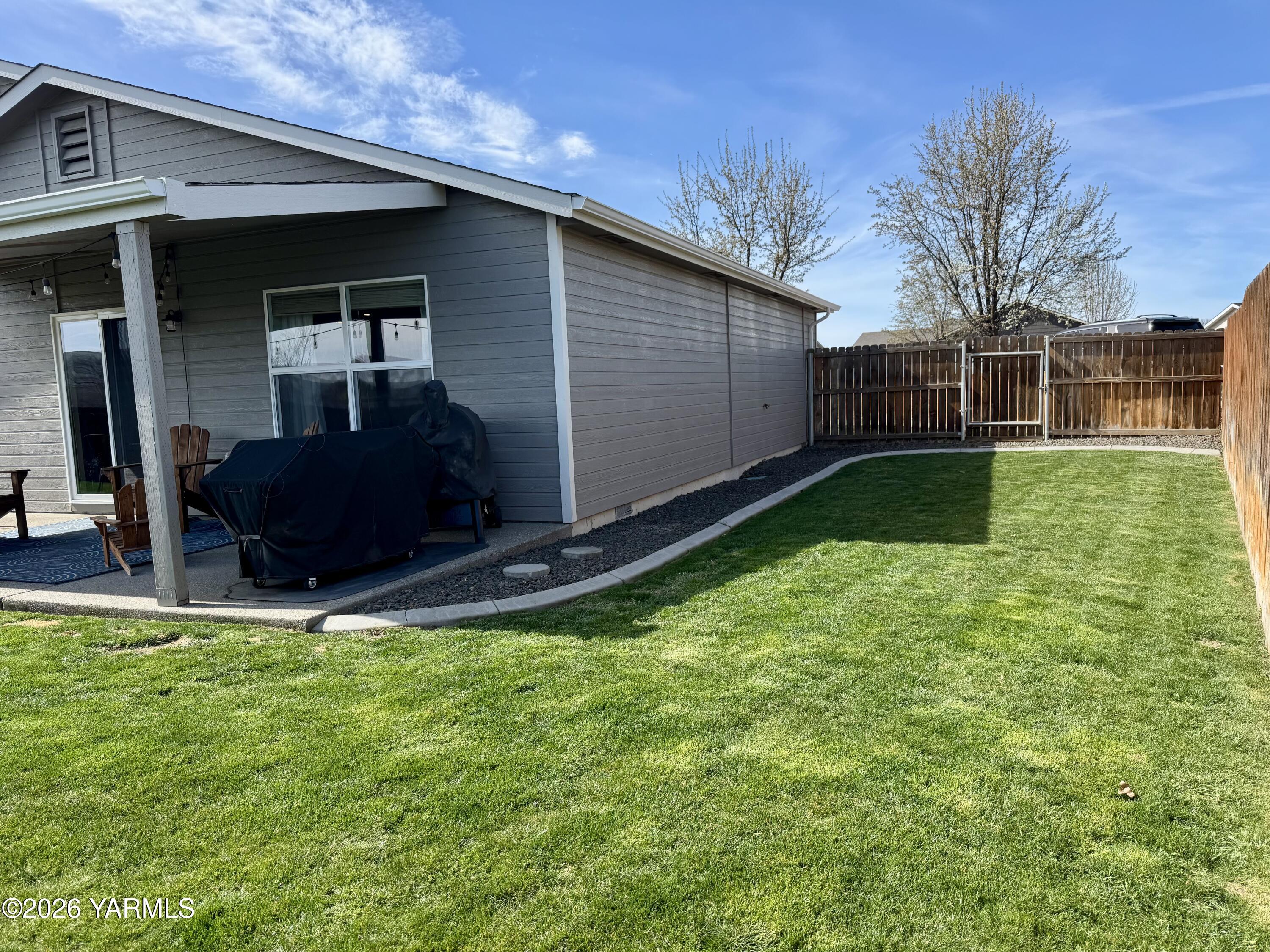2403 S 73rd Ave