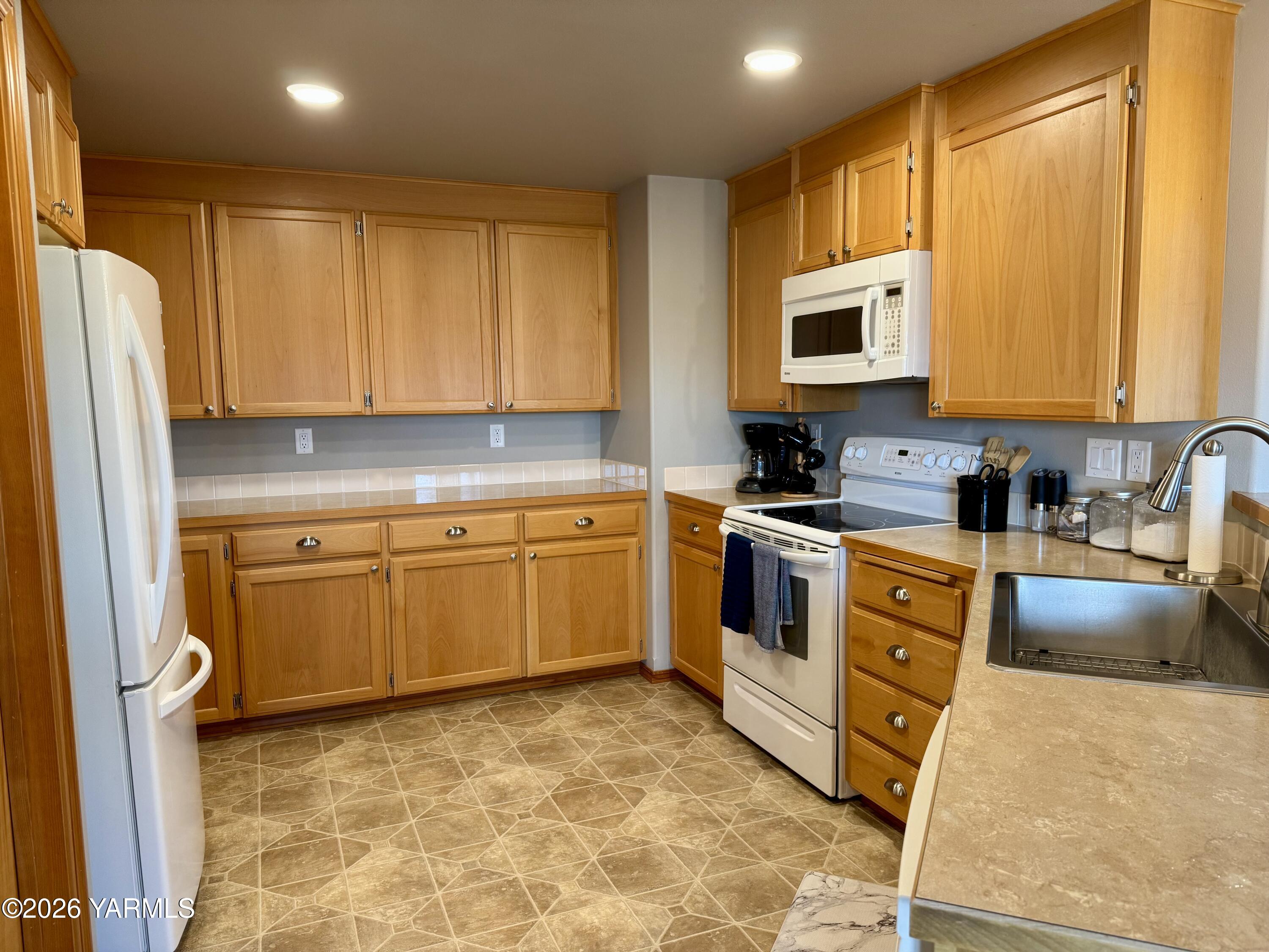 2403 S 73rd Ave