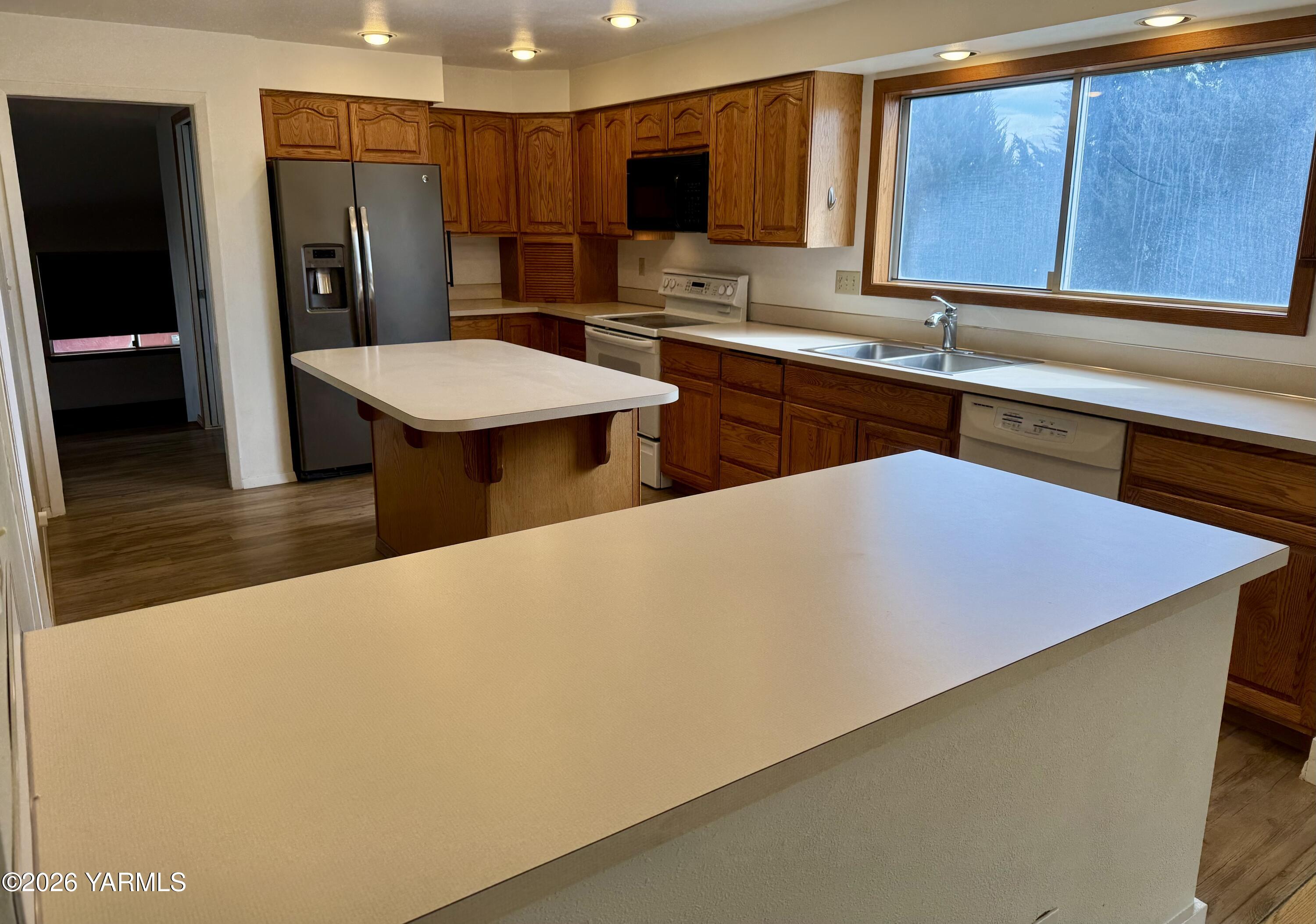 7801 Campbell Rd Unit: 1