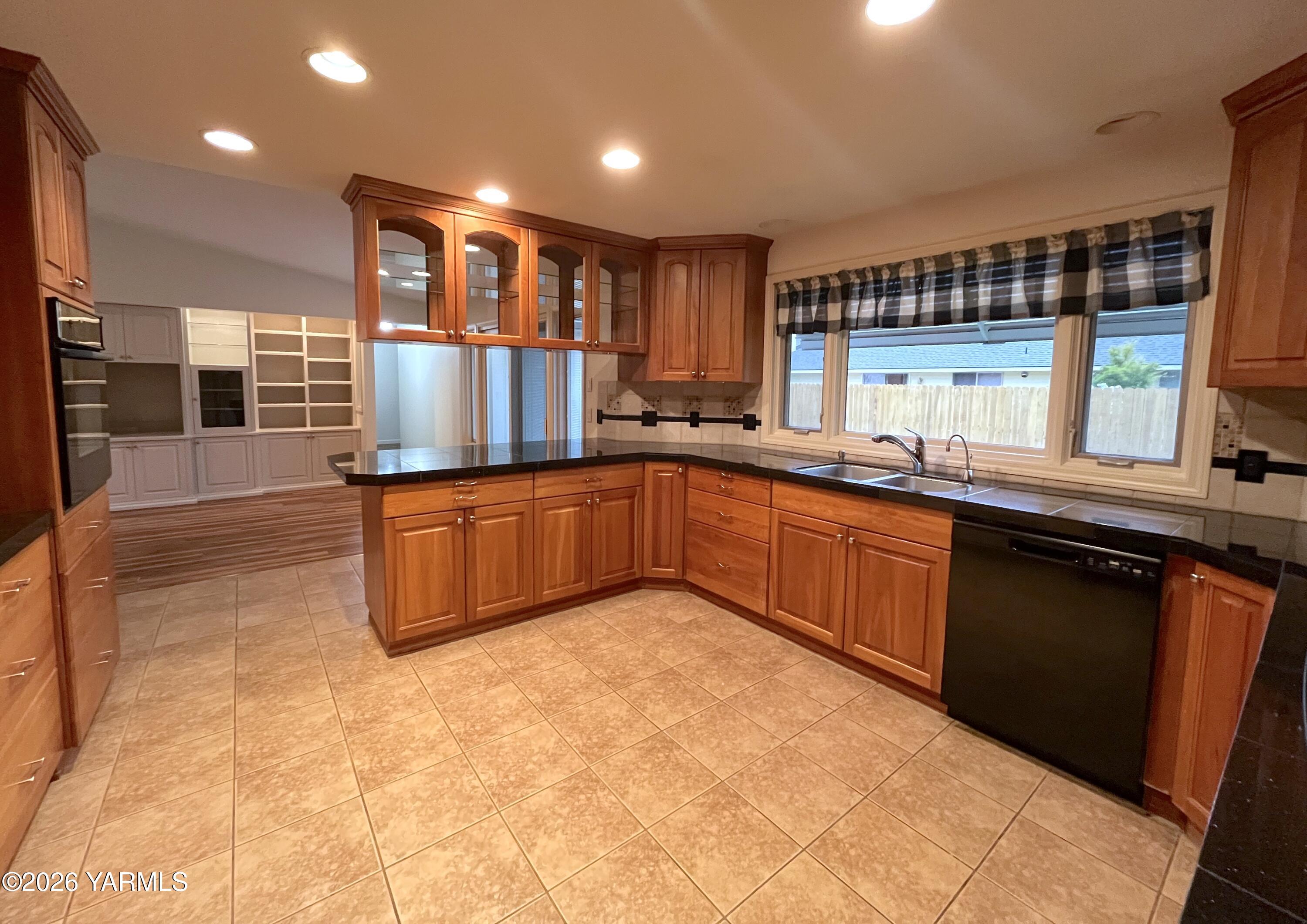 705 S 57th Ave