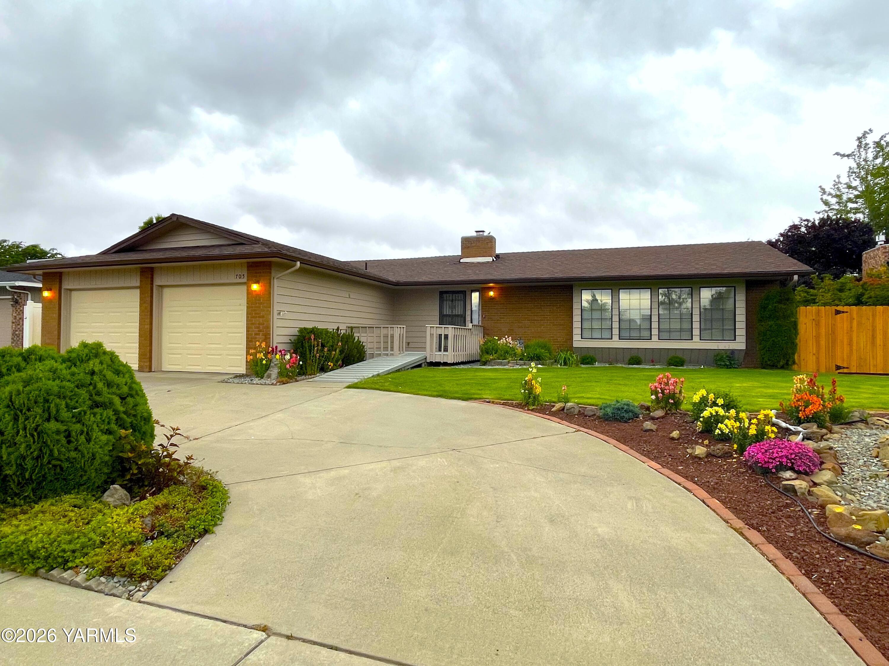 705 S 57th Ave