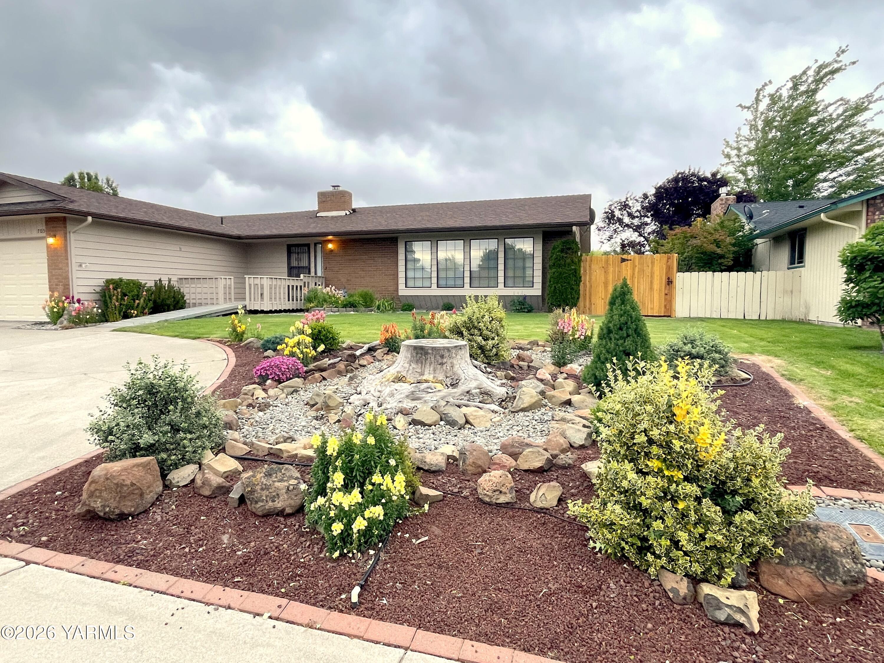 705 S 57th Ave