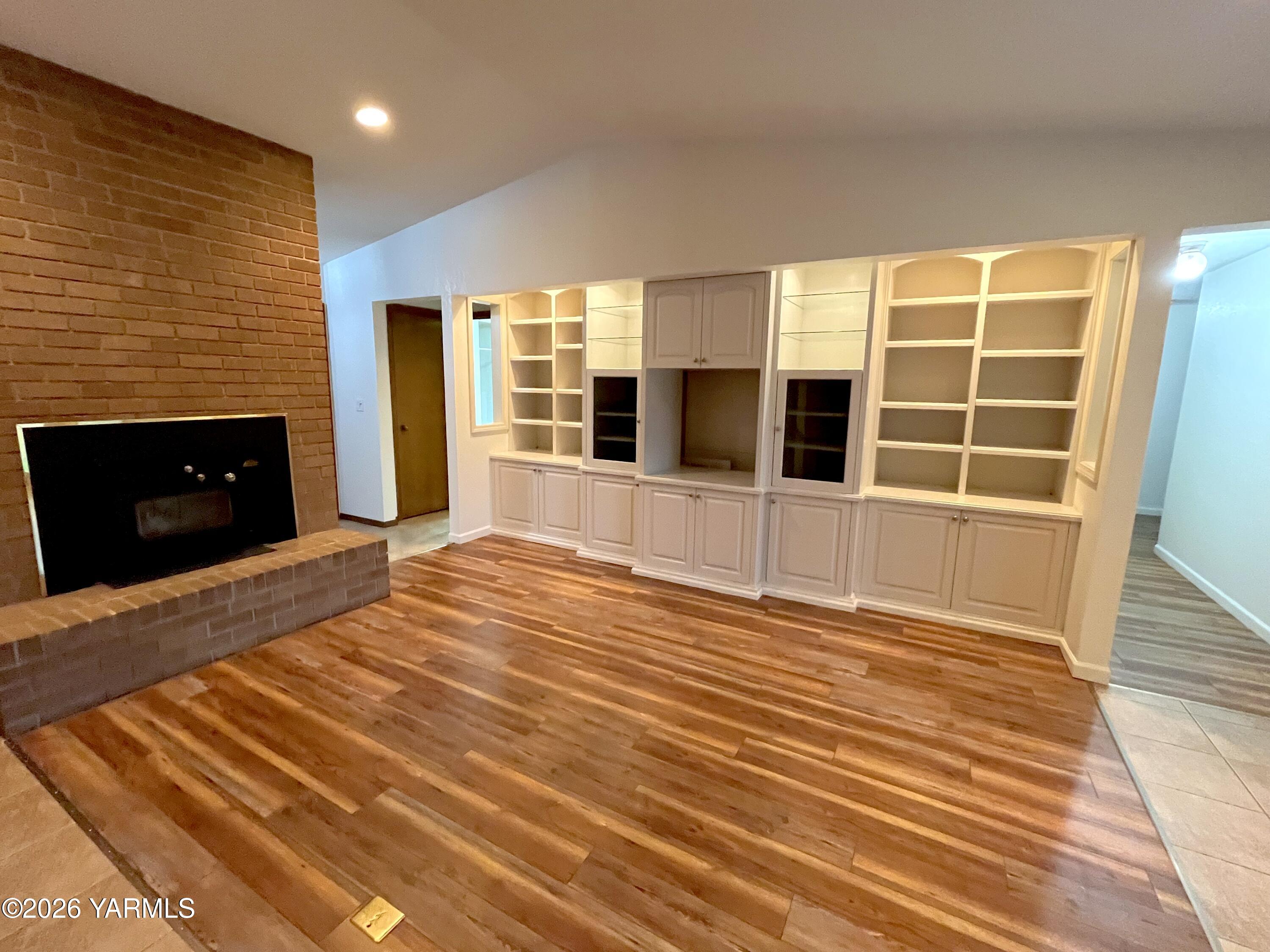 705 S 57th Ave