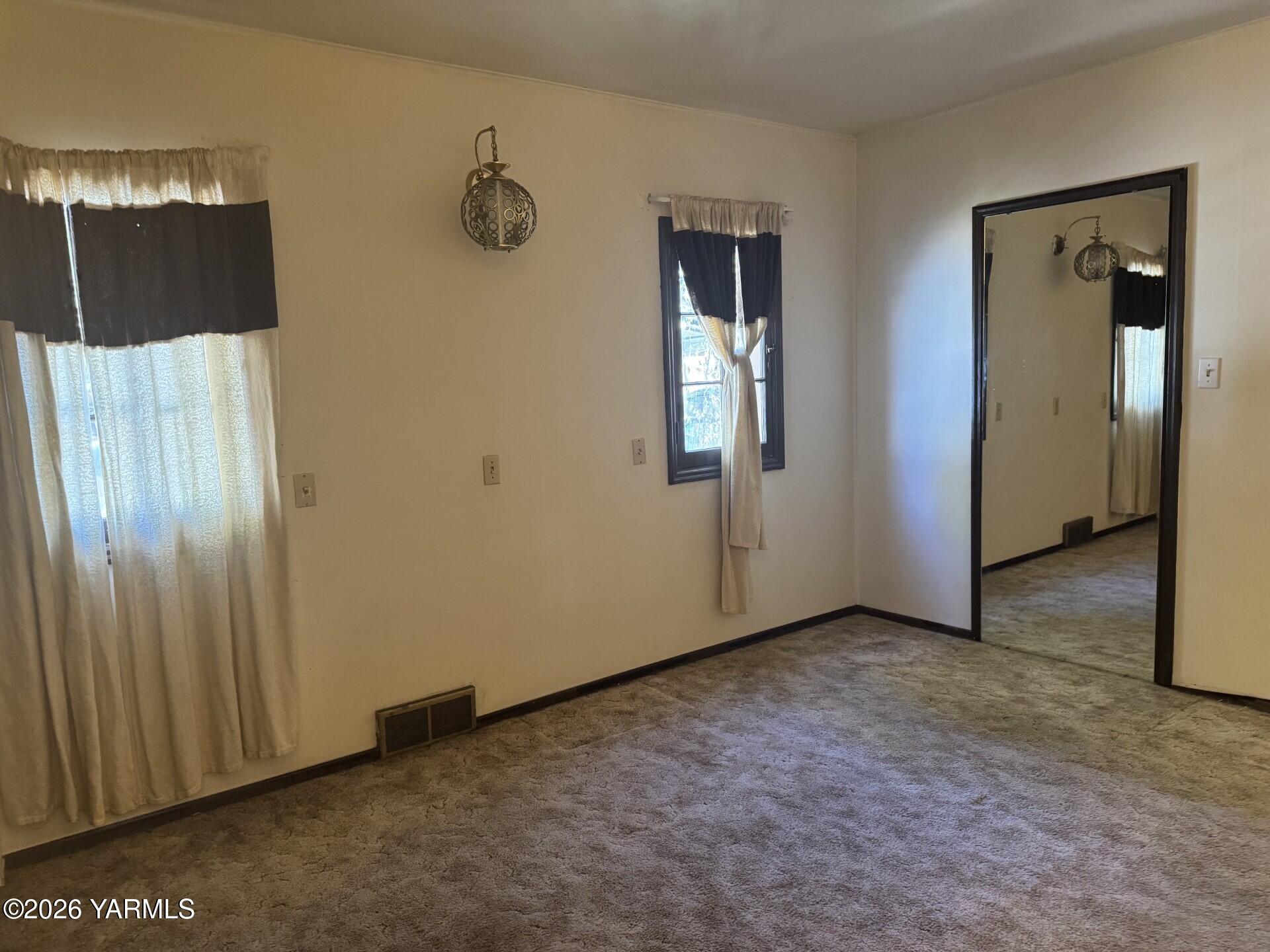 313 N 27th Ave