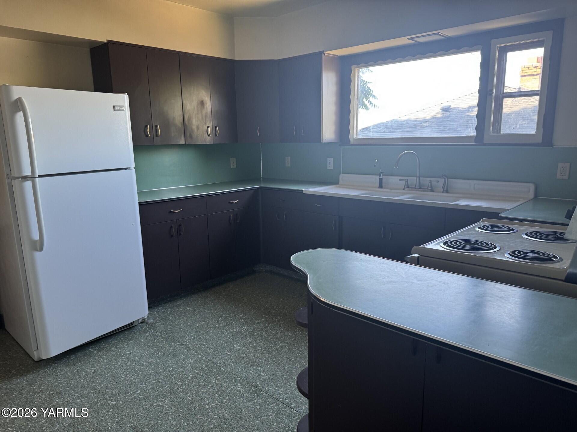 313 N 27th Ave