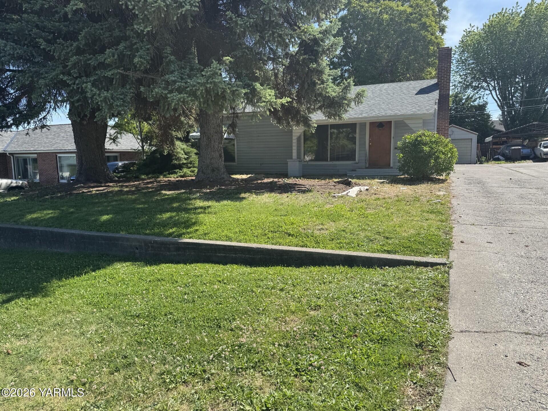 313 N 27th Ave