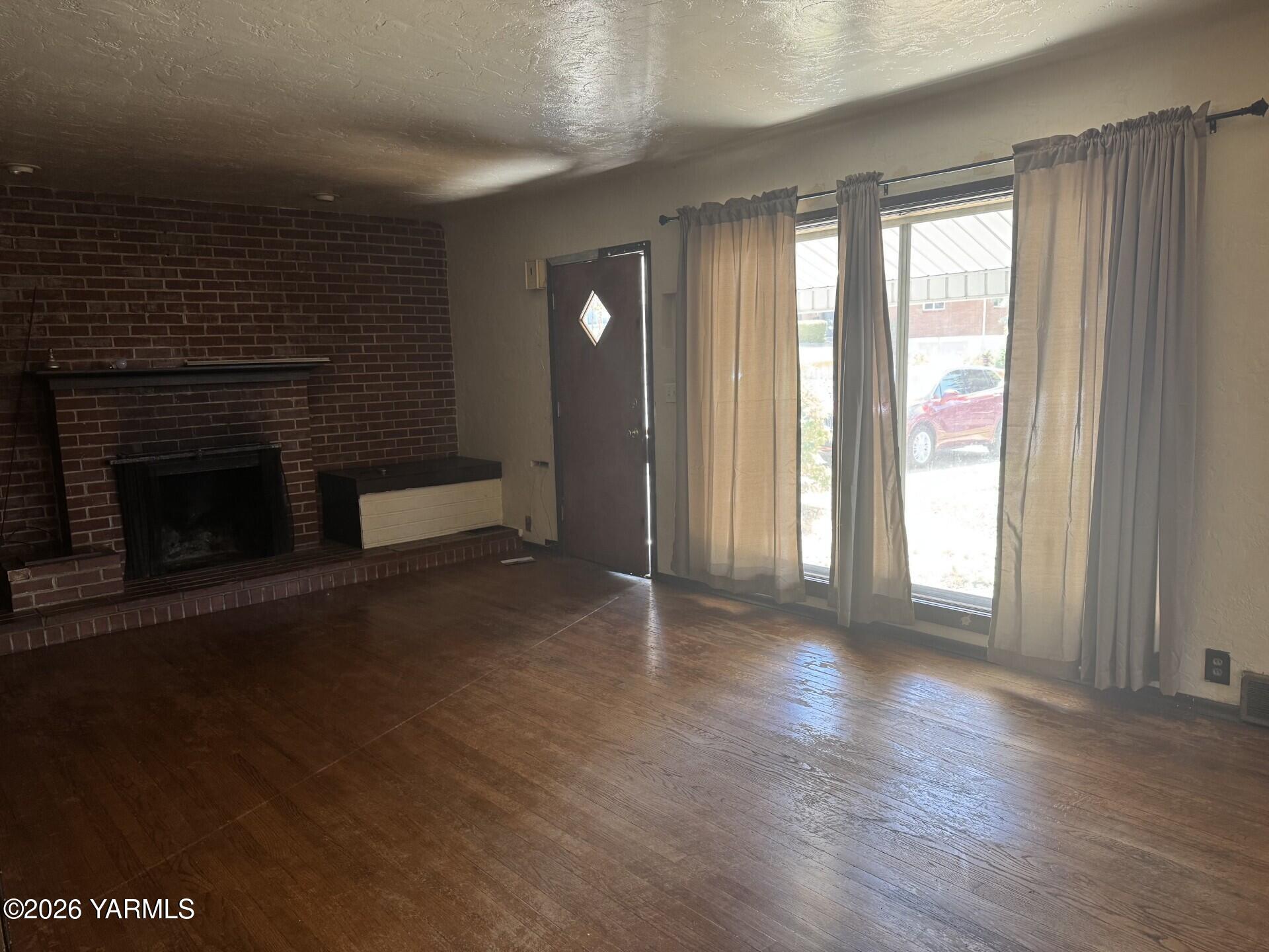 313 N 27th Ave