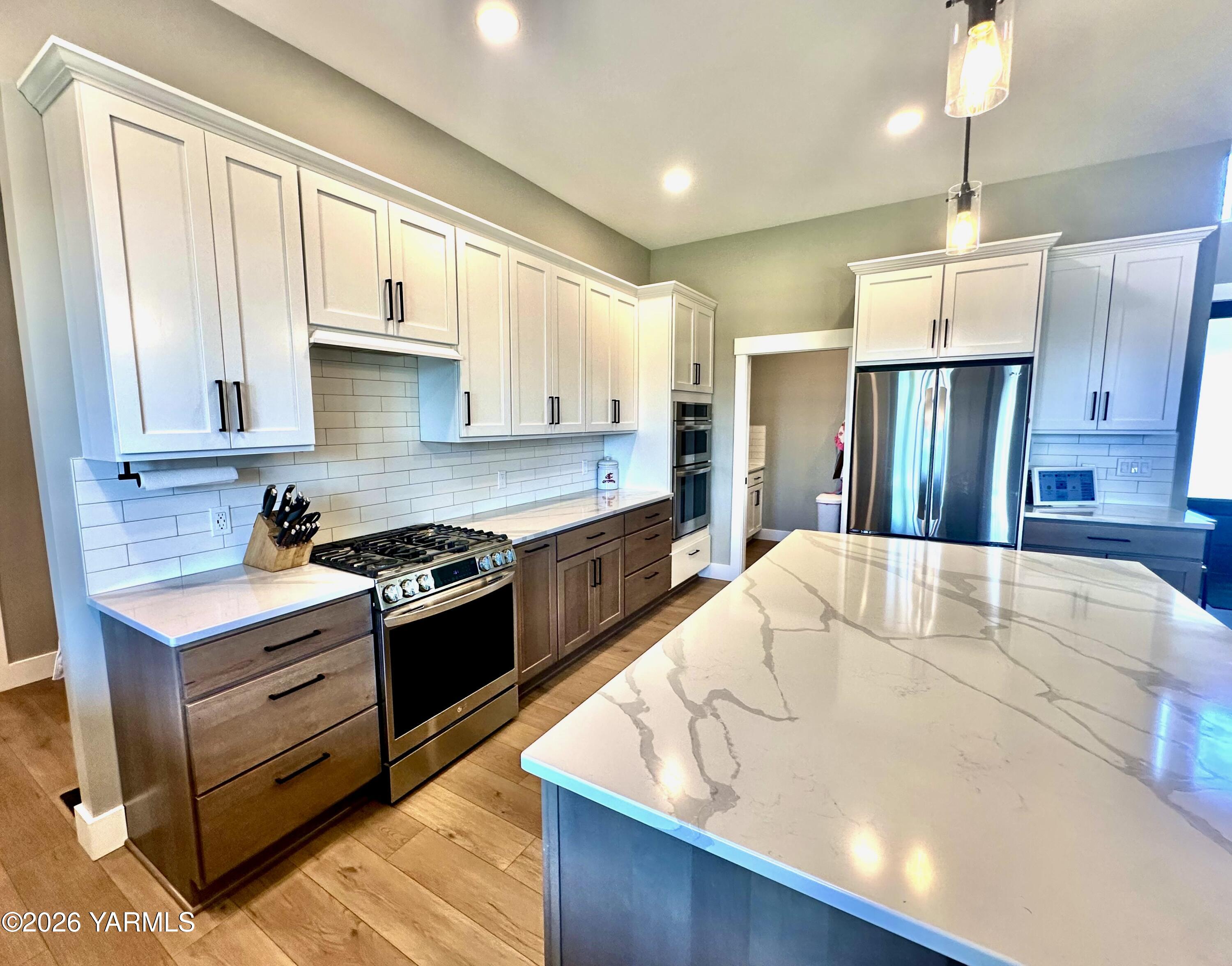 2102 S 96th Ave