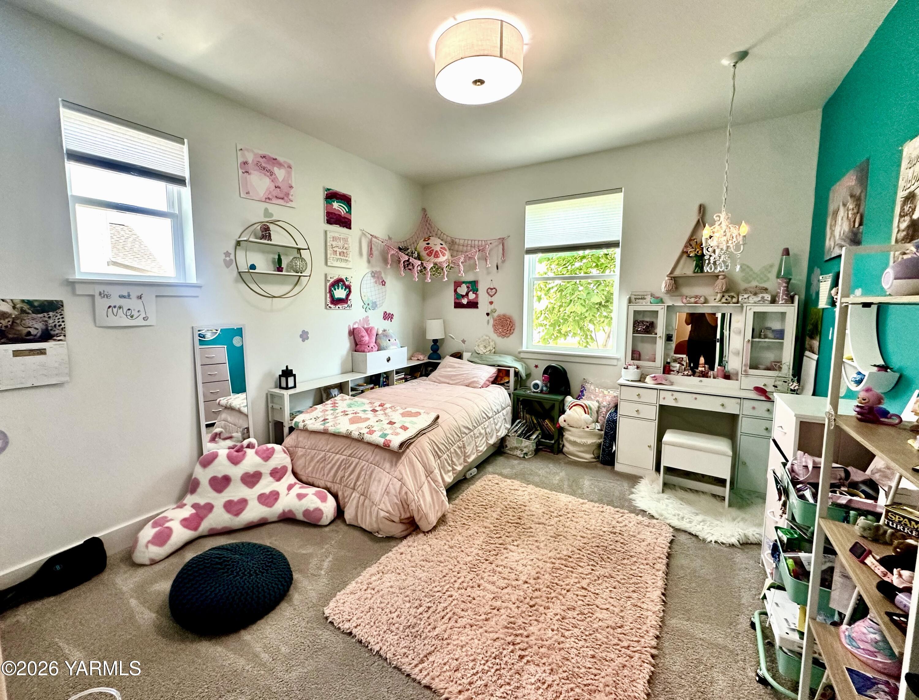 2102 S 96th Ave