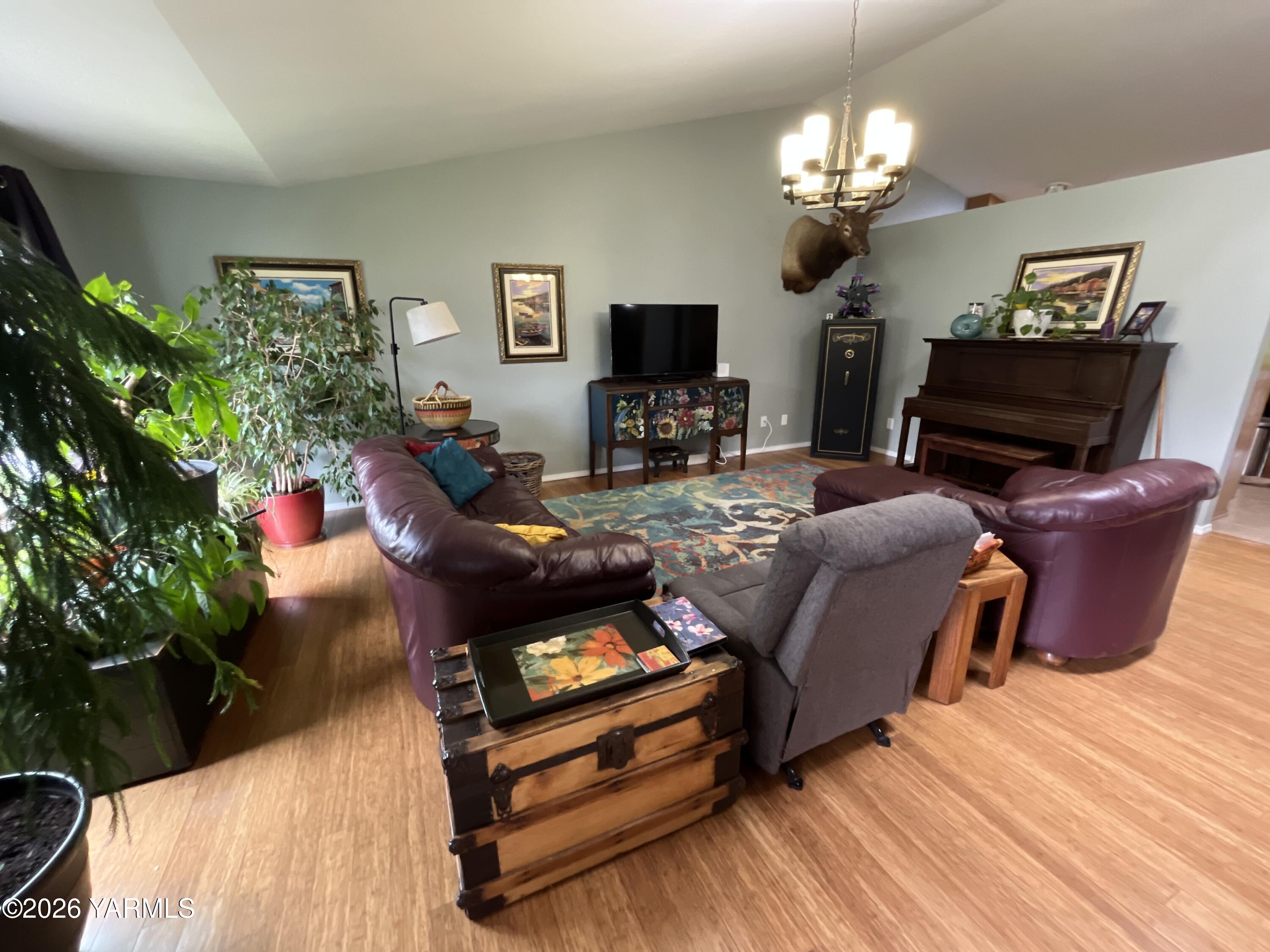 1603 W Orchard Ave