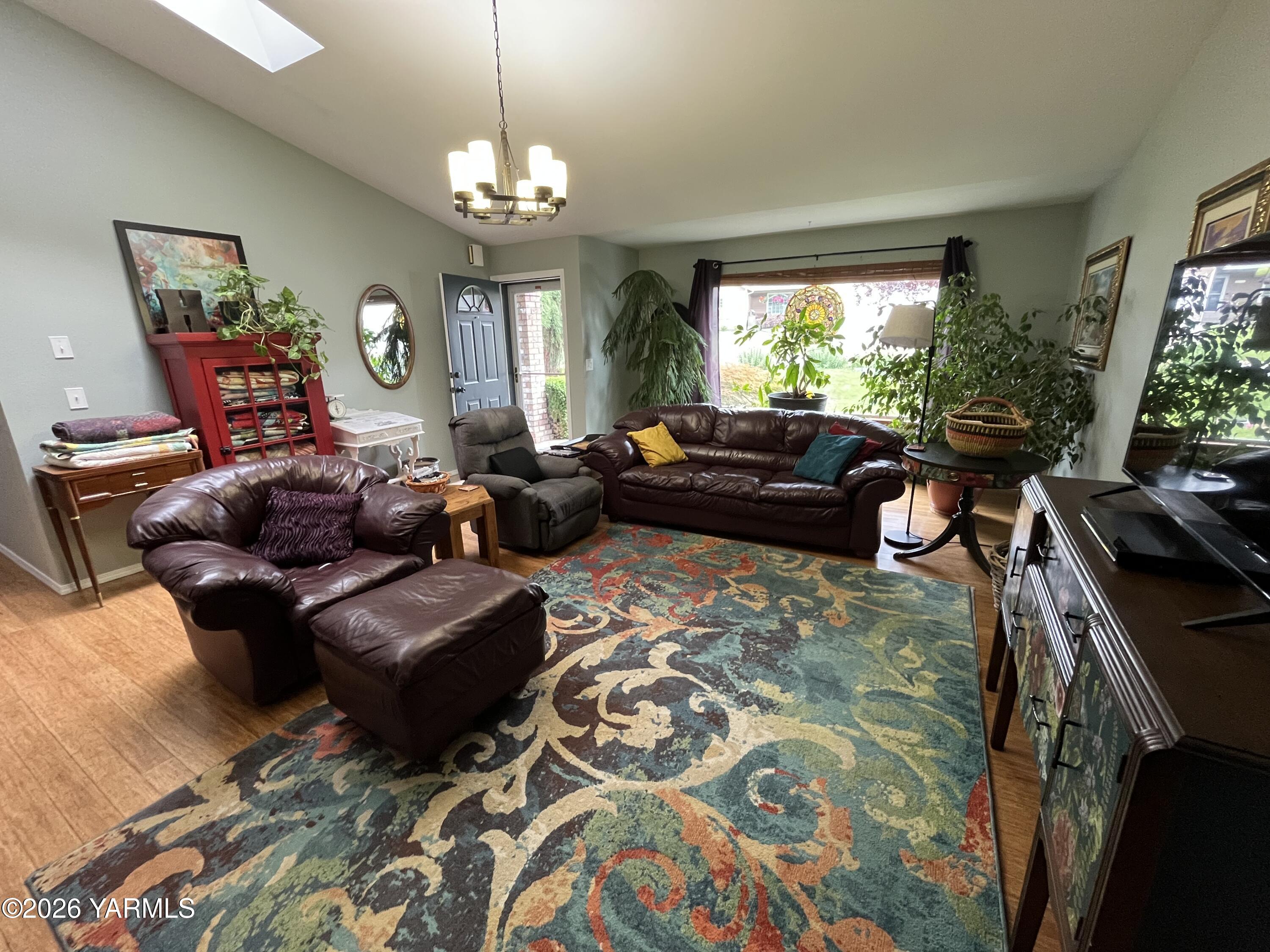 1603 W Orchard Ave