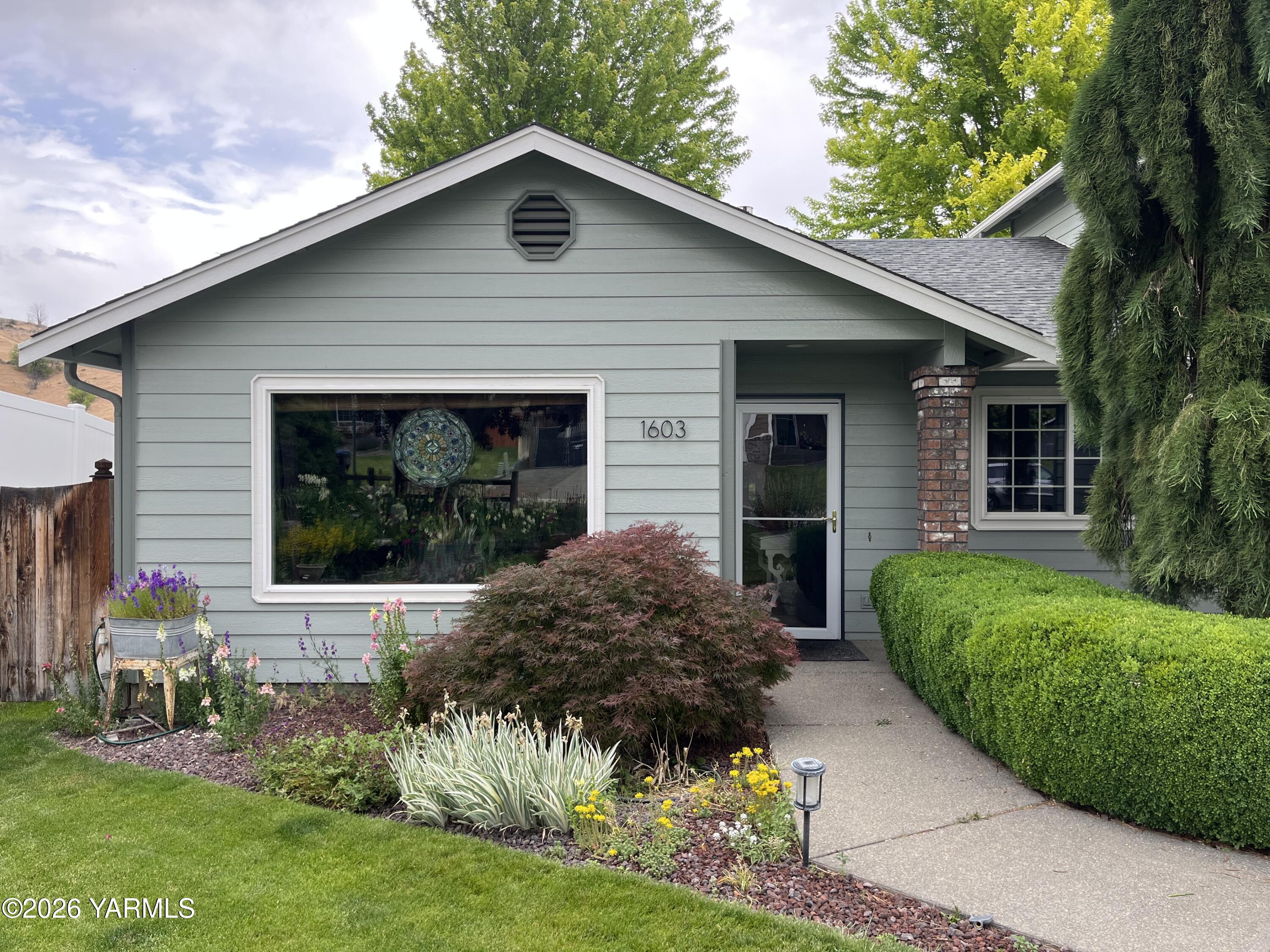 1603 W Orchard Ave