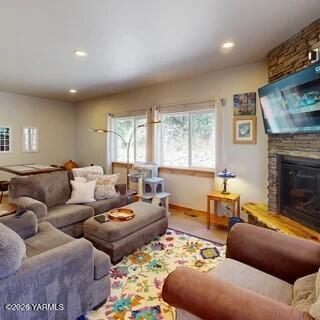 16331 Washington 410 Ave