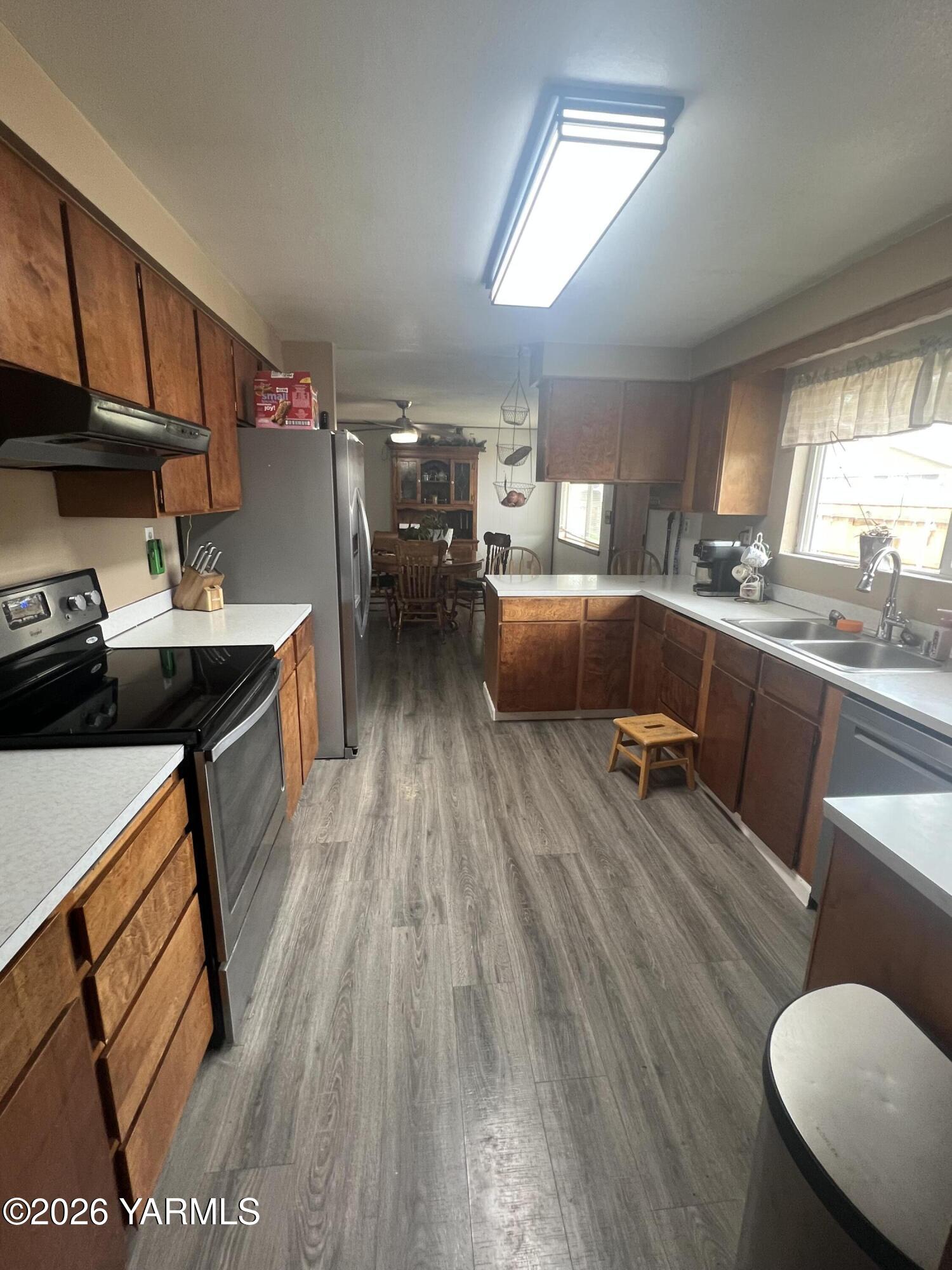 421 S 59th Ave