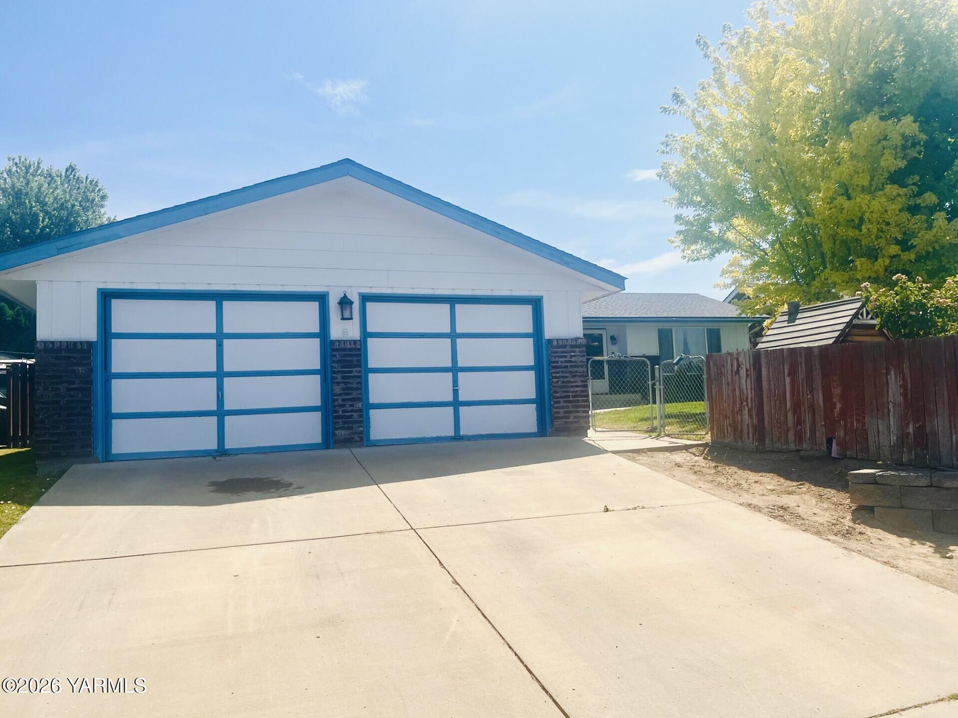 421 S 59th Ave