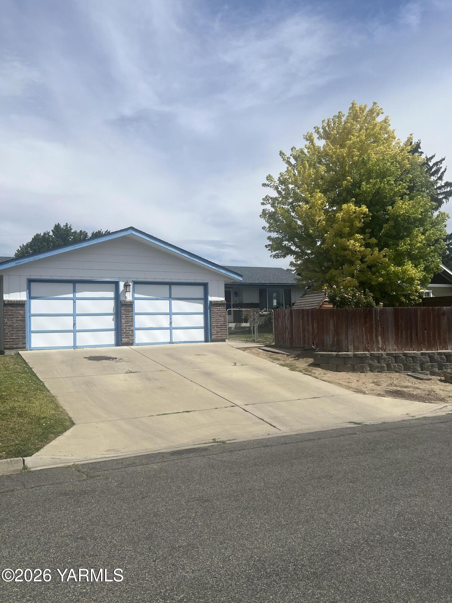 421 S 59th Ave