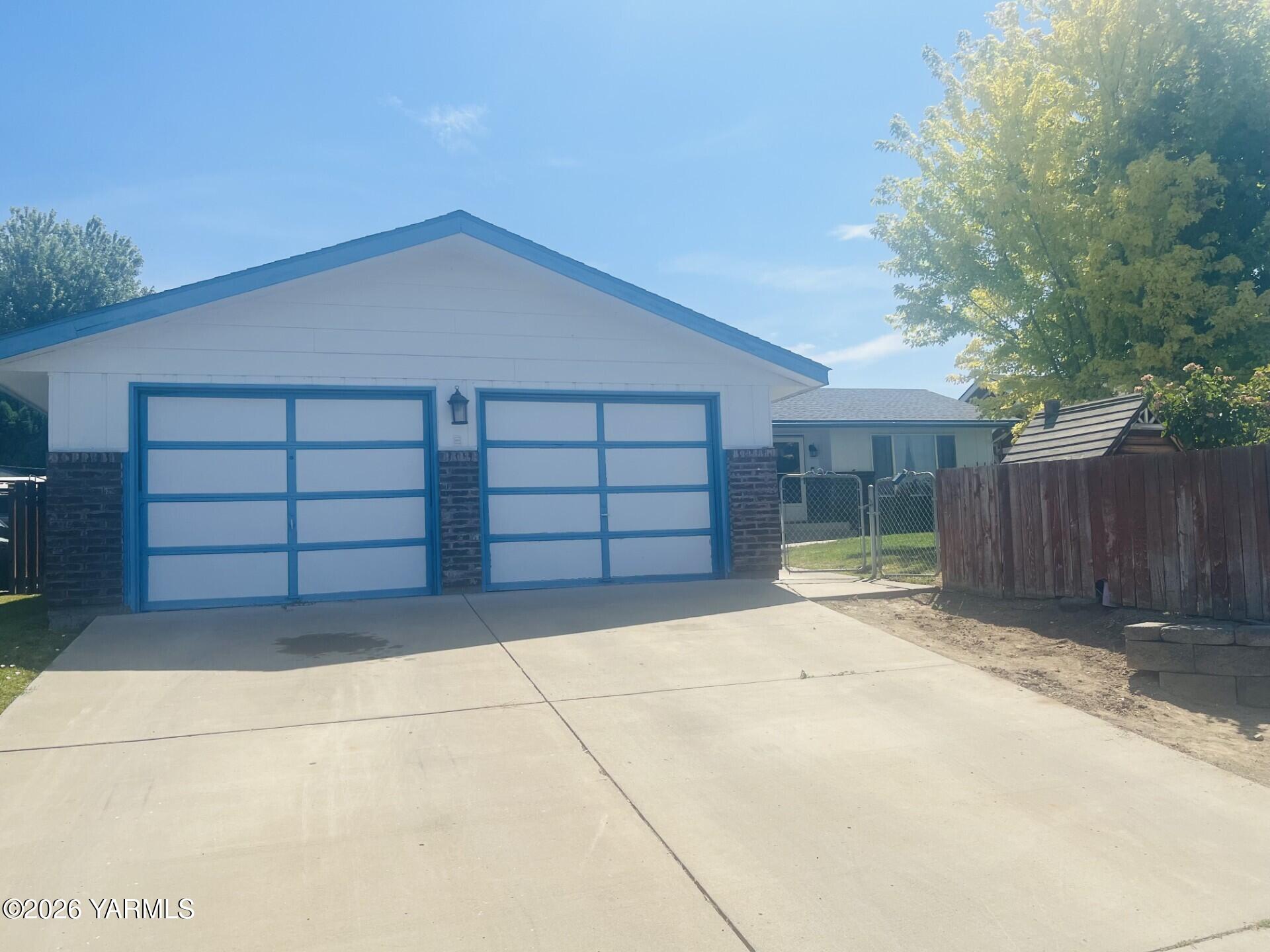421 S 59th Ave