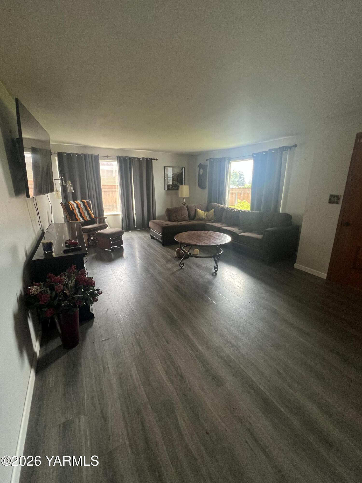 421 S 59th Ave