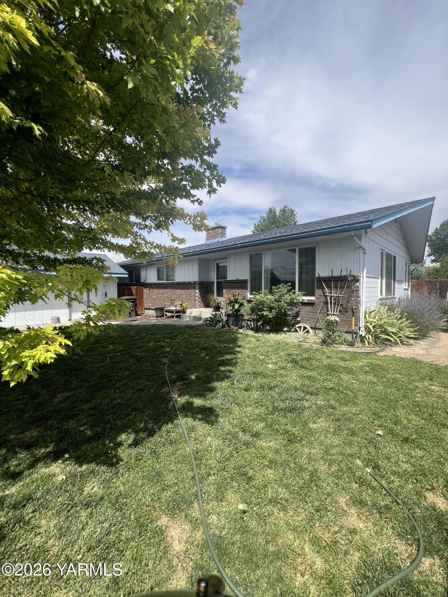 421 S 59th Ave