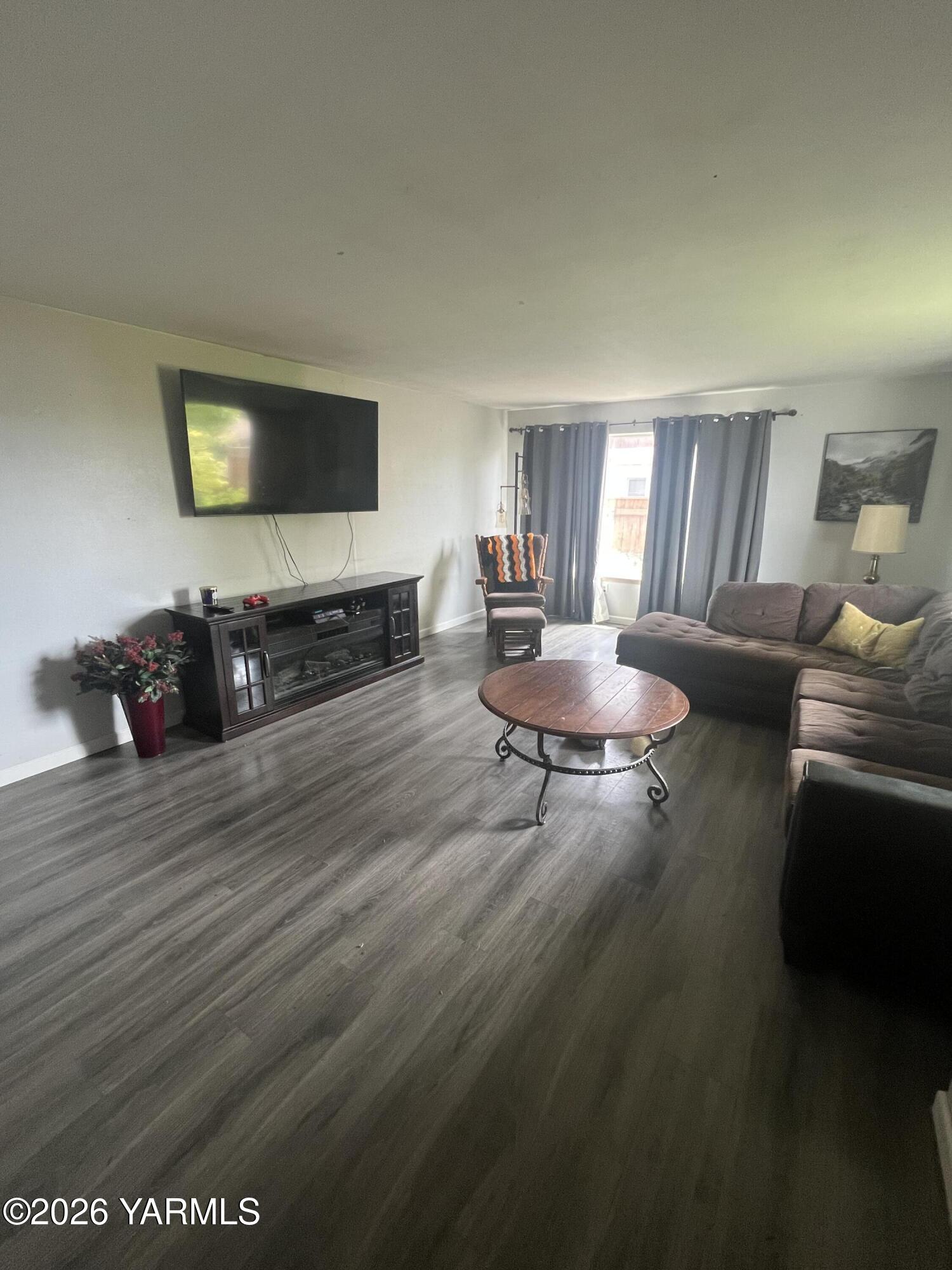 421 S 59th Ave