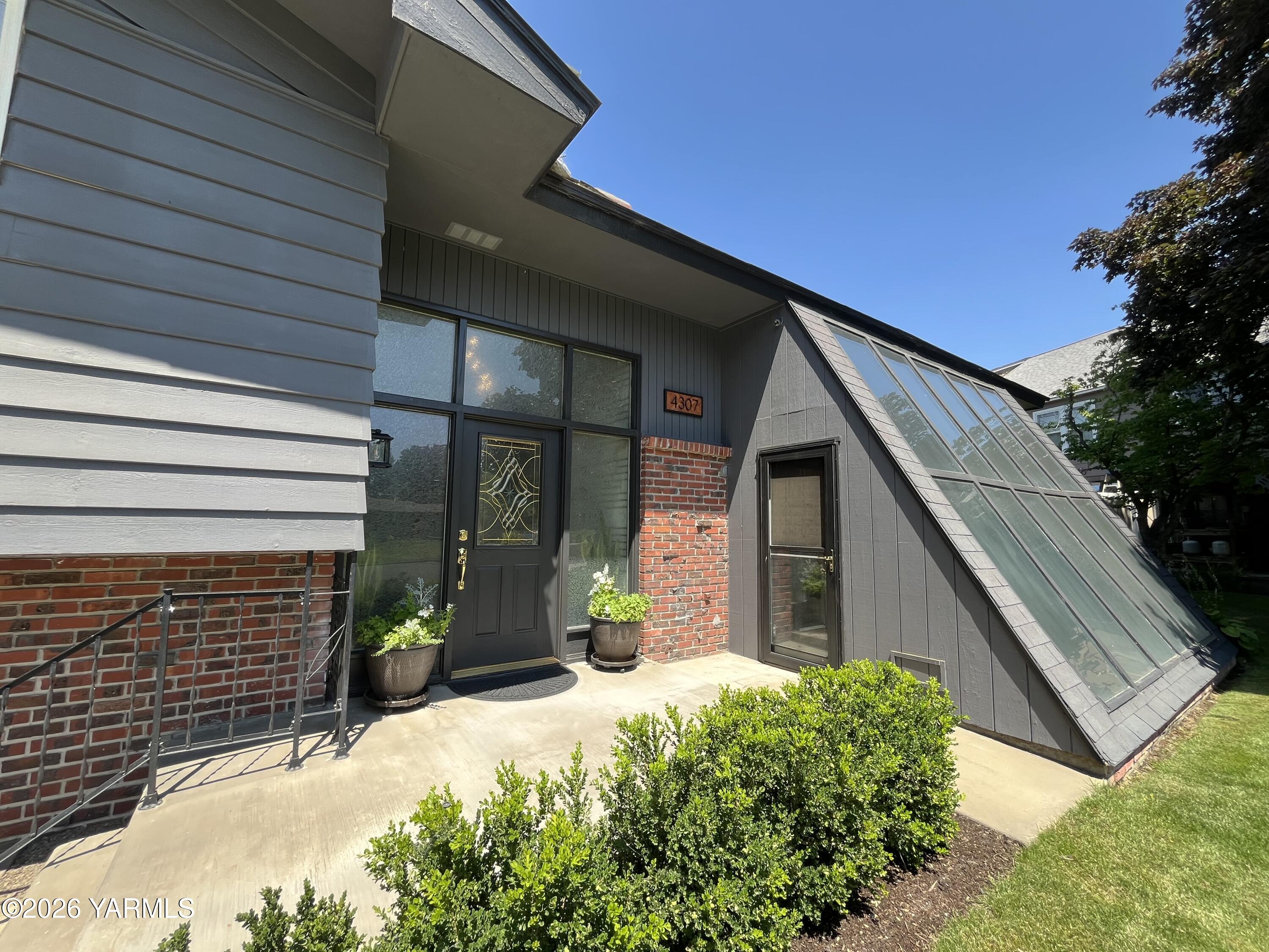 4307 Marylin Dr