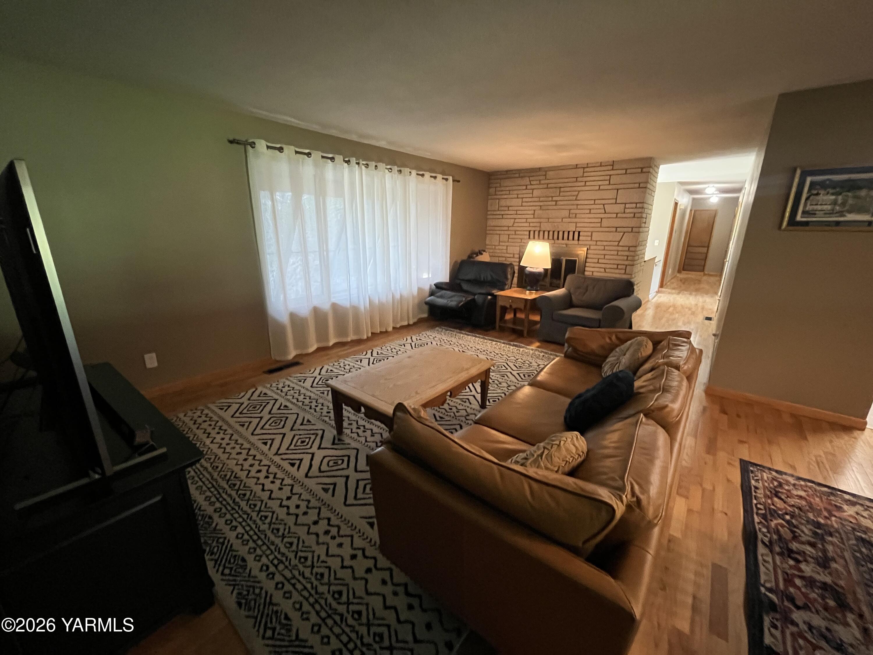 4307 Marylin Dr