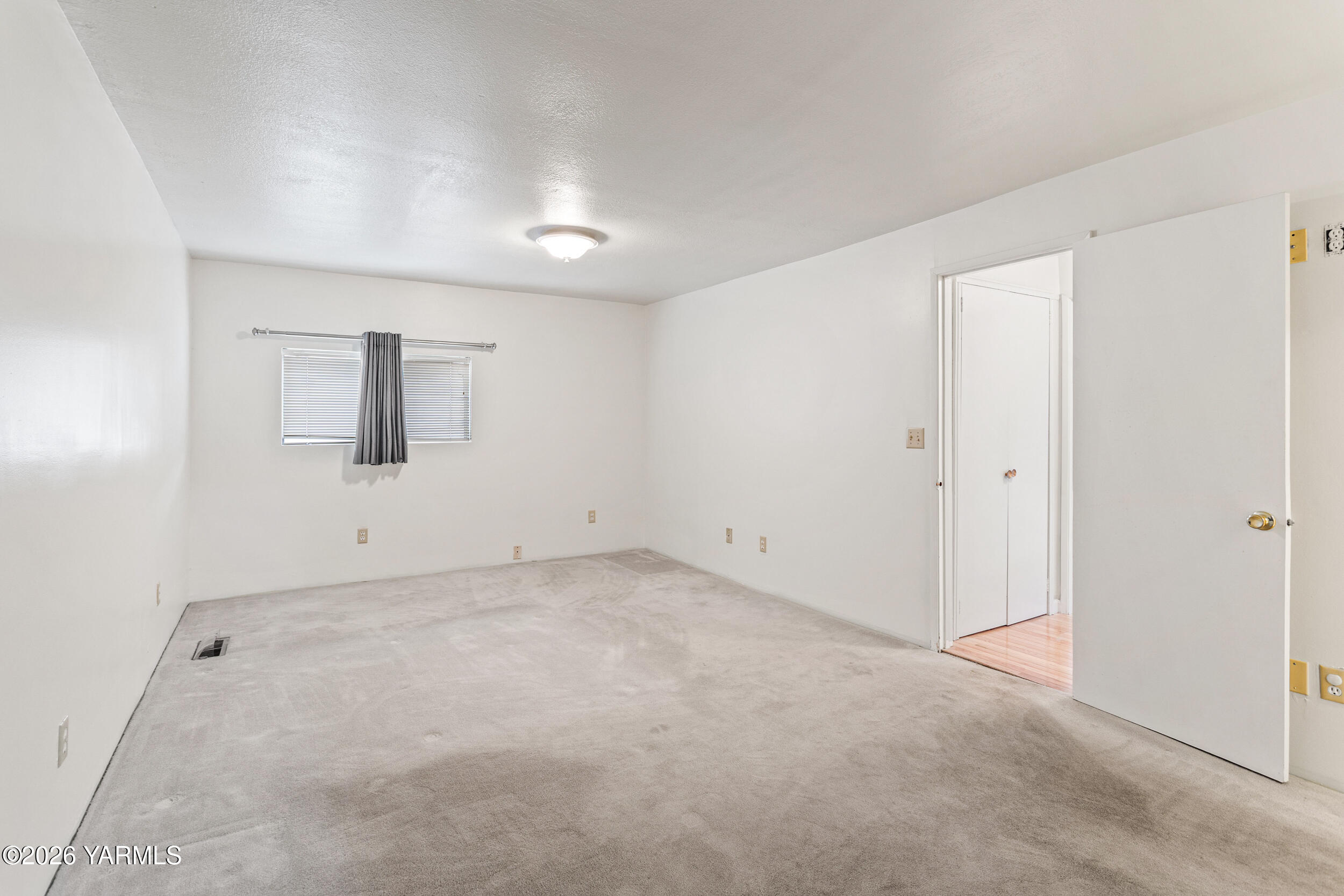 302 W Selah Ave
