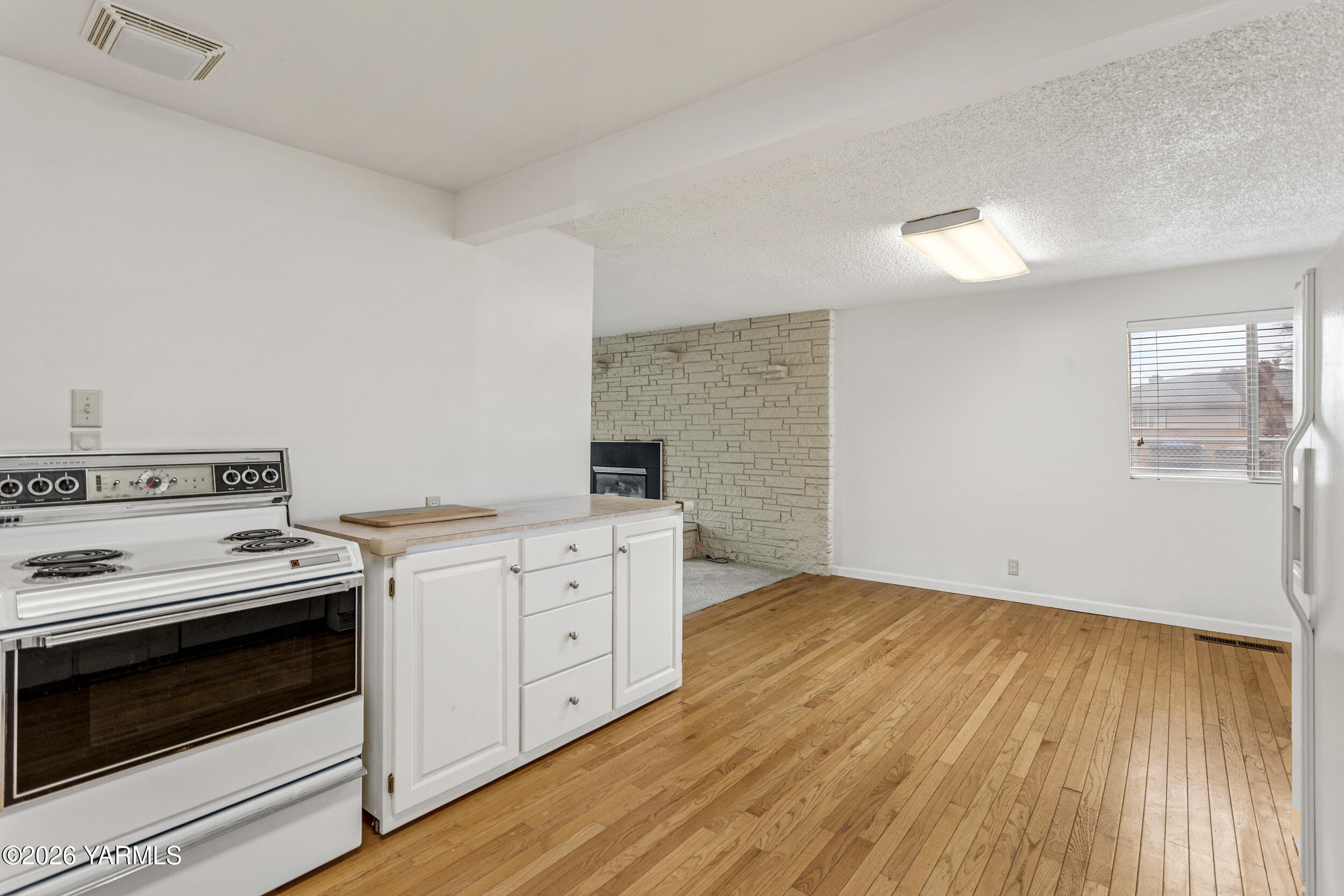 302 W Selah Ave