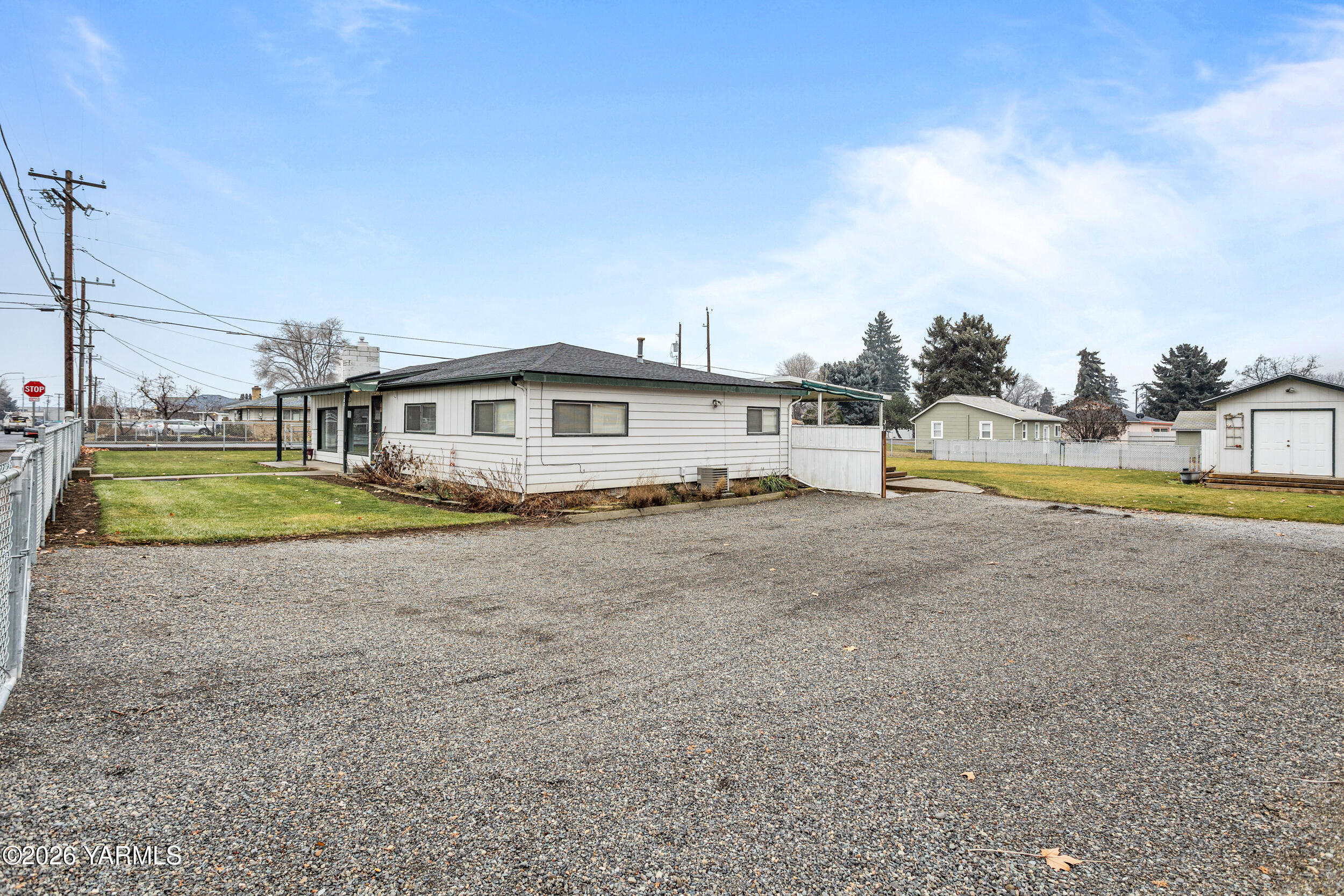 302 W Selah Ave