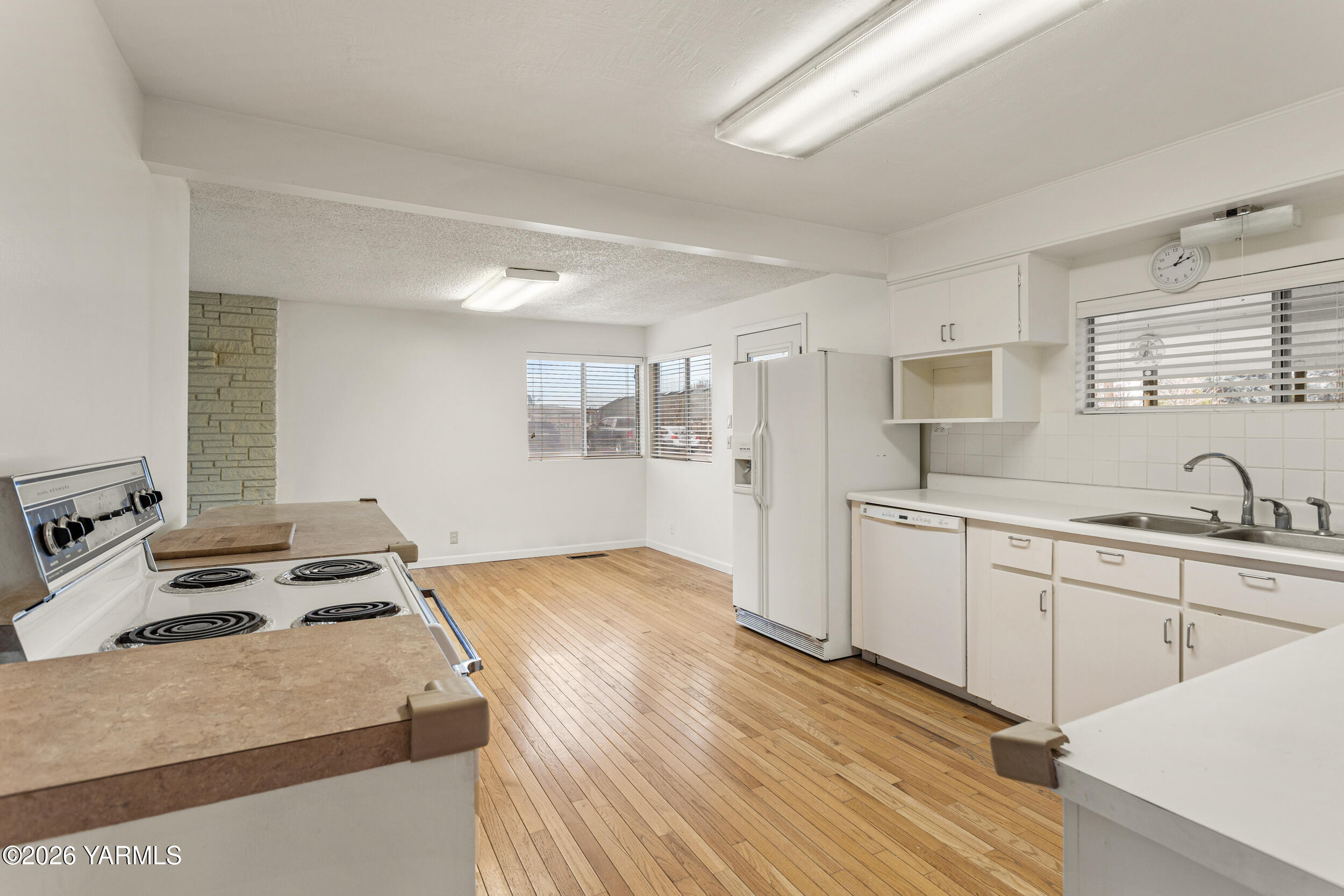 302 W Selah Ave