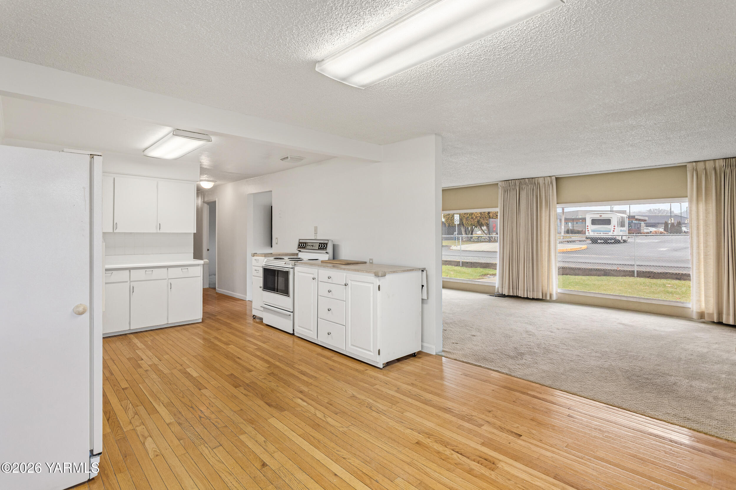 302 W Selah Ave