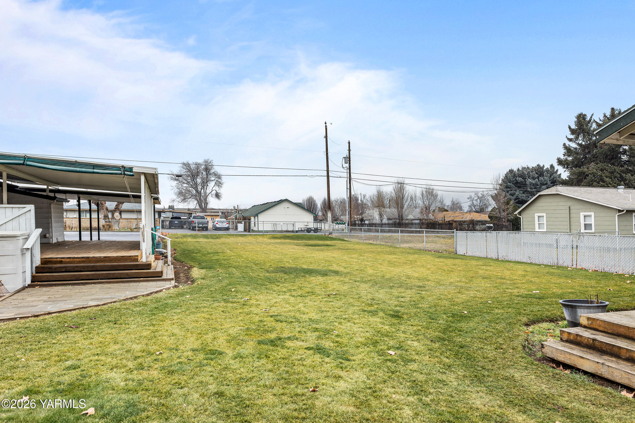 302 W Selah Ave