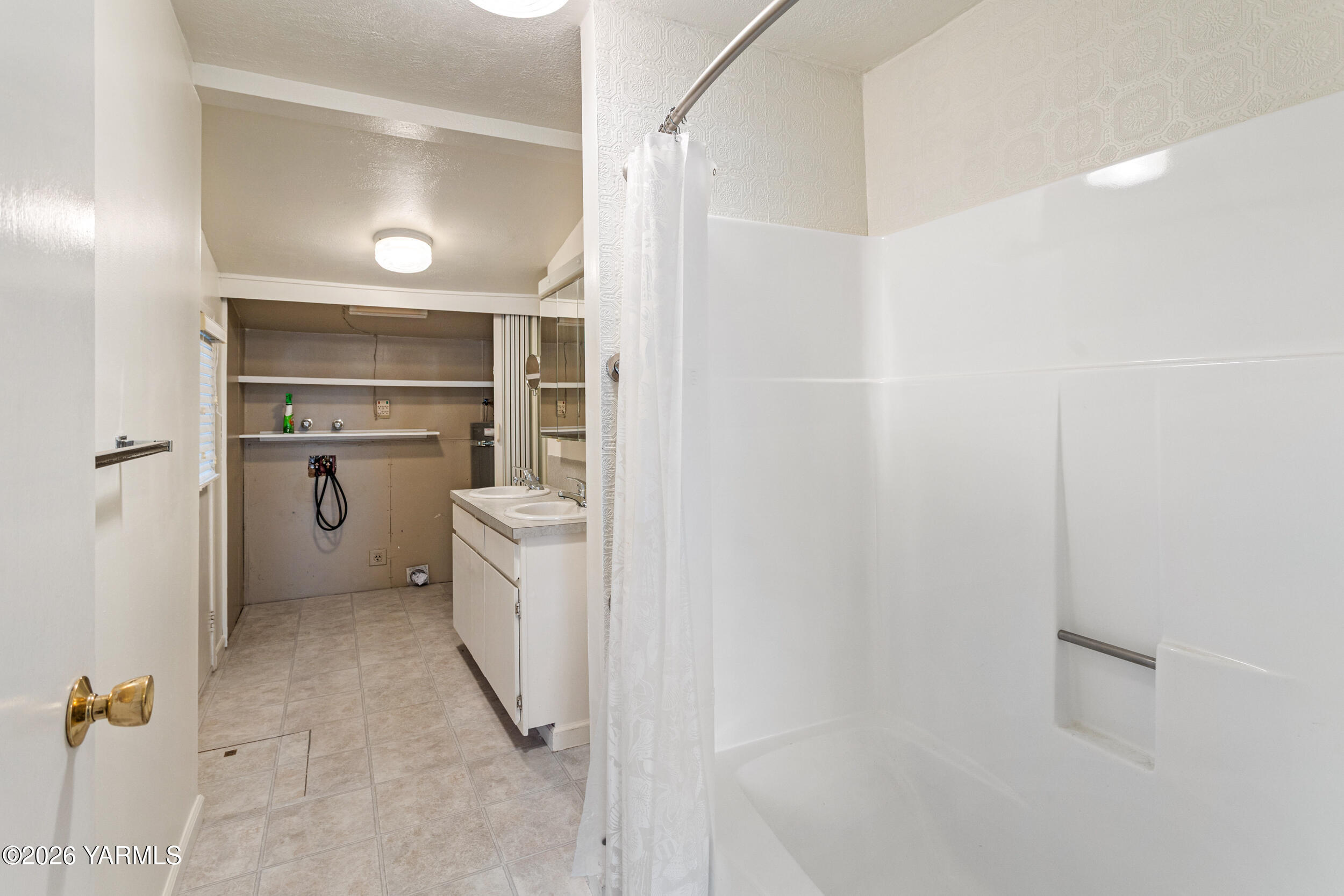 302 W Selah Ave