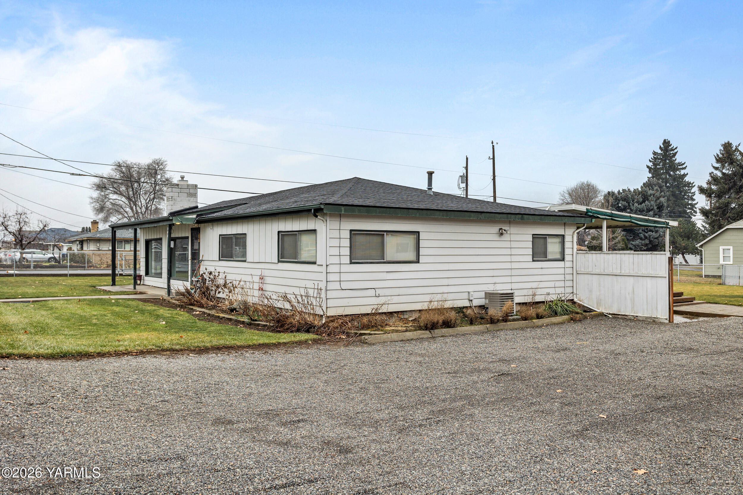 302 W Selah Ave
