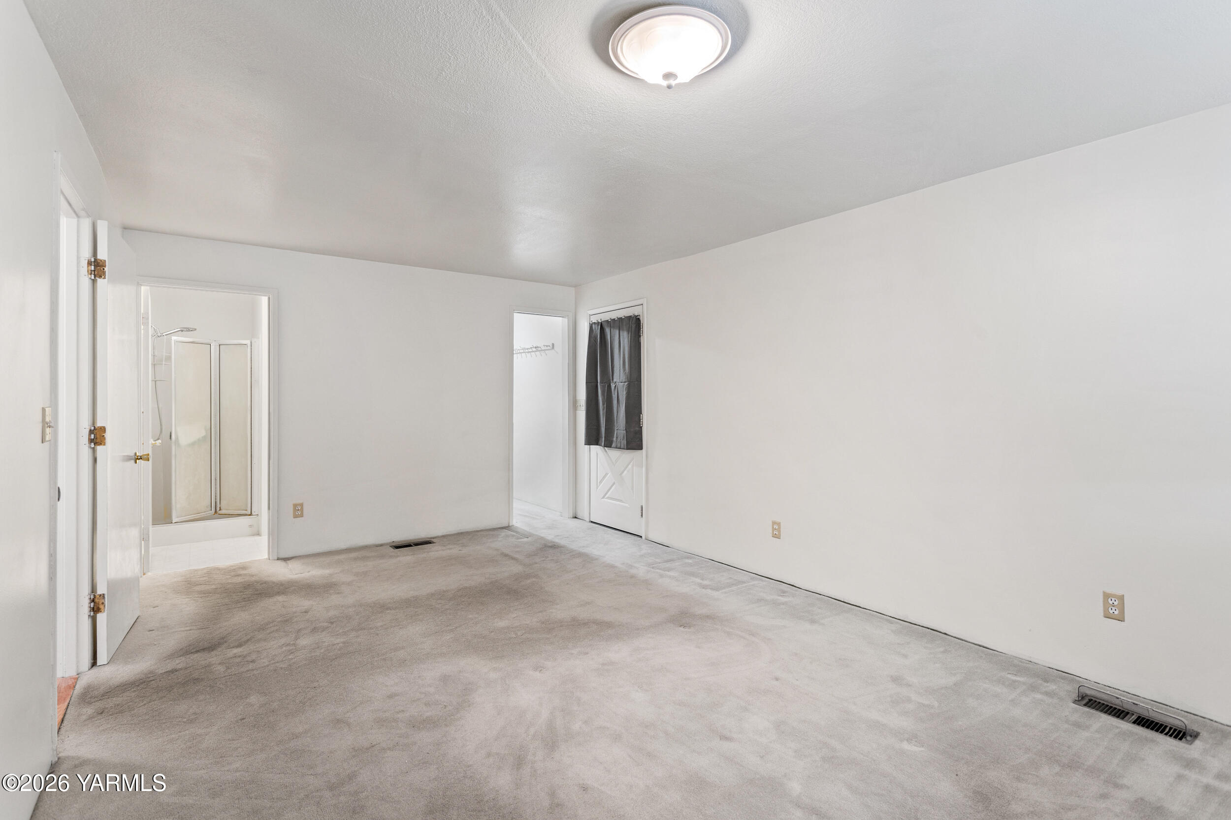 302 W Selah Ave