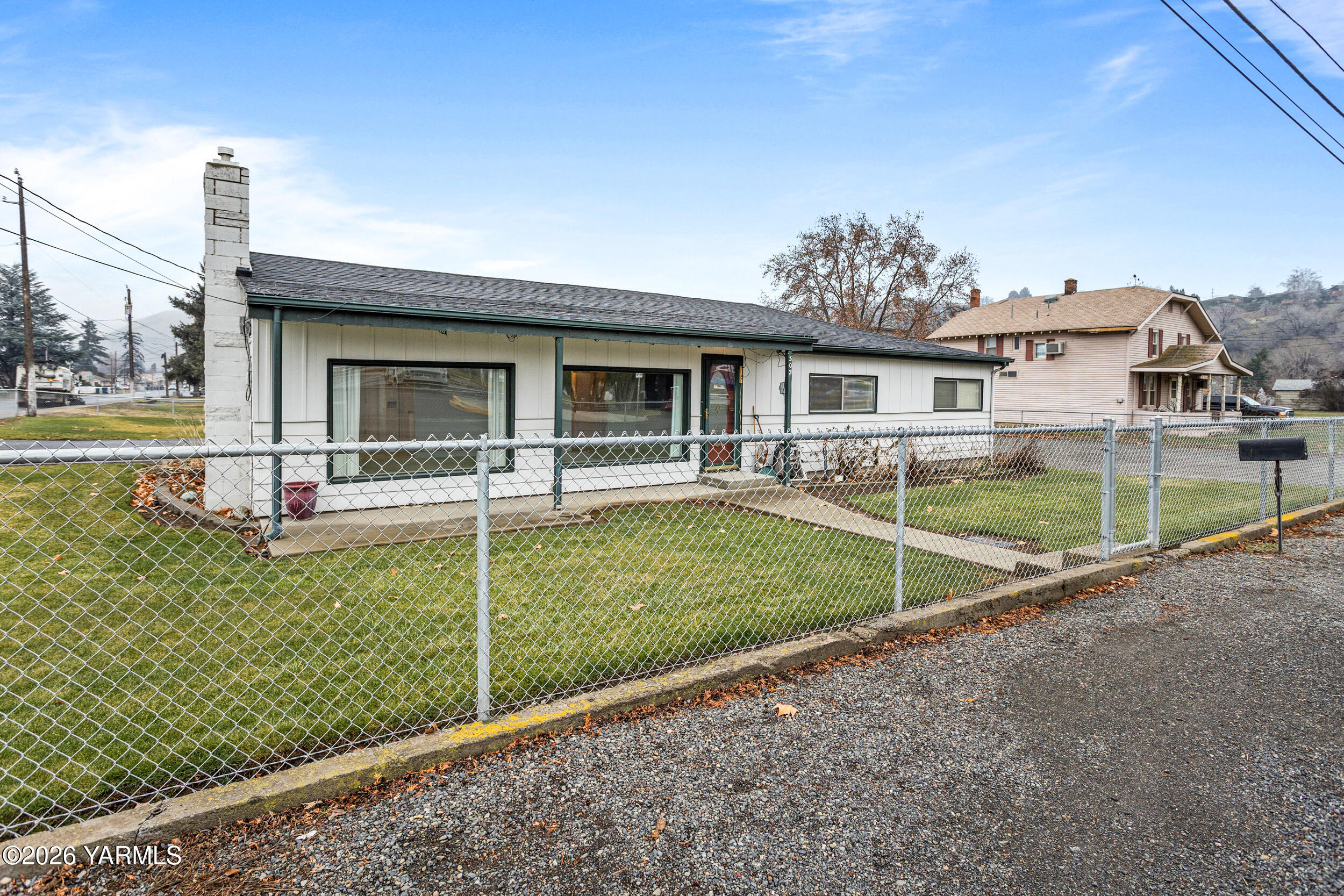 302 W Selah Ave