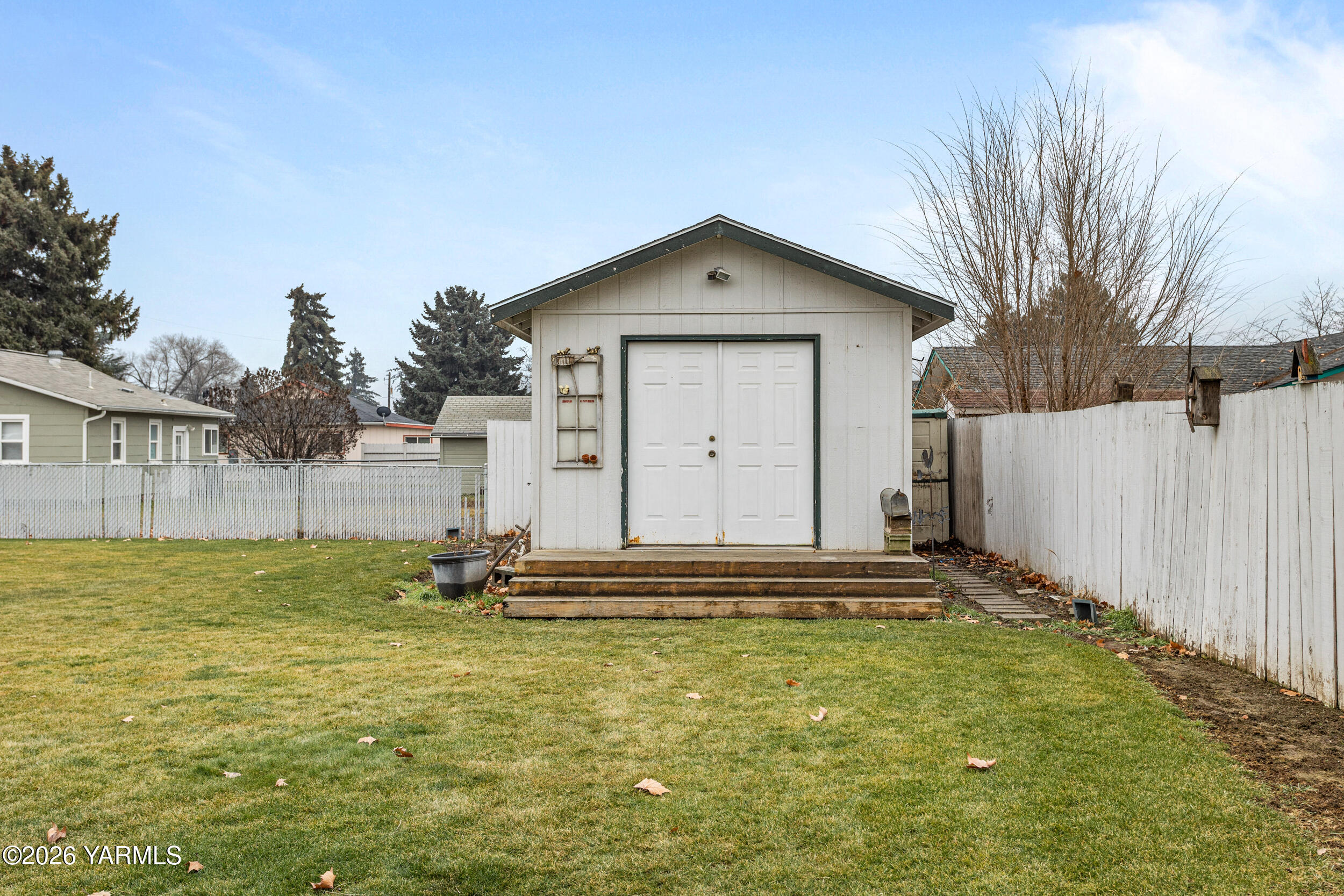 302 W Selah Ave