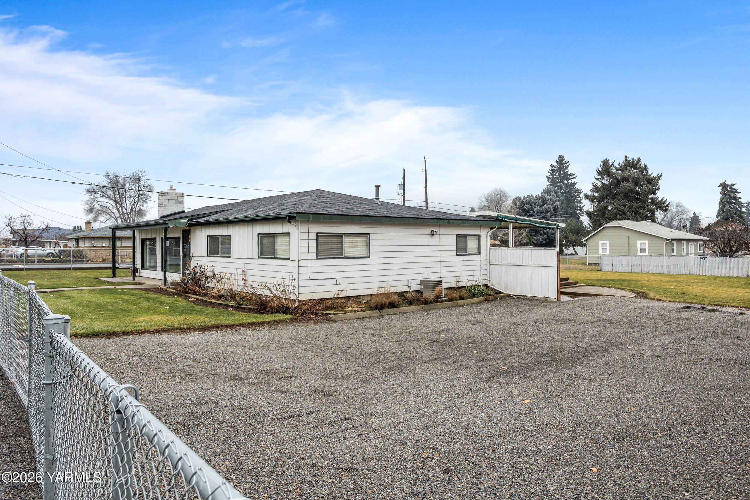 302 W Selah Ave