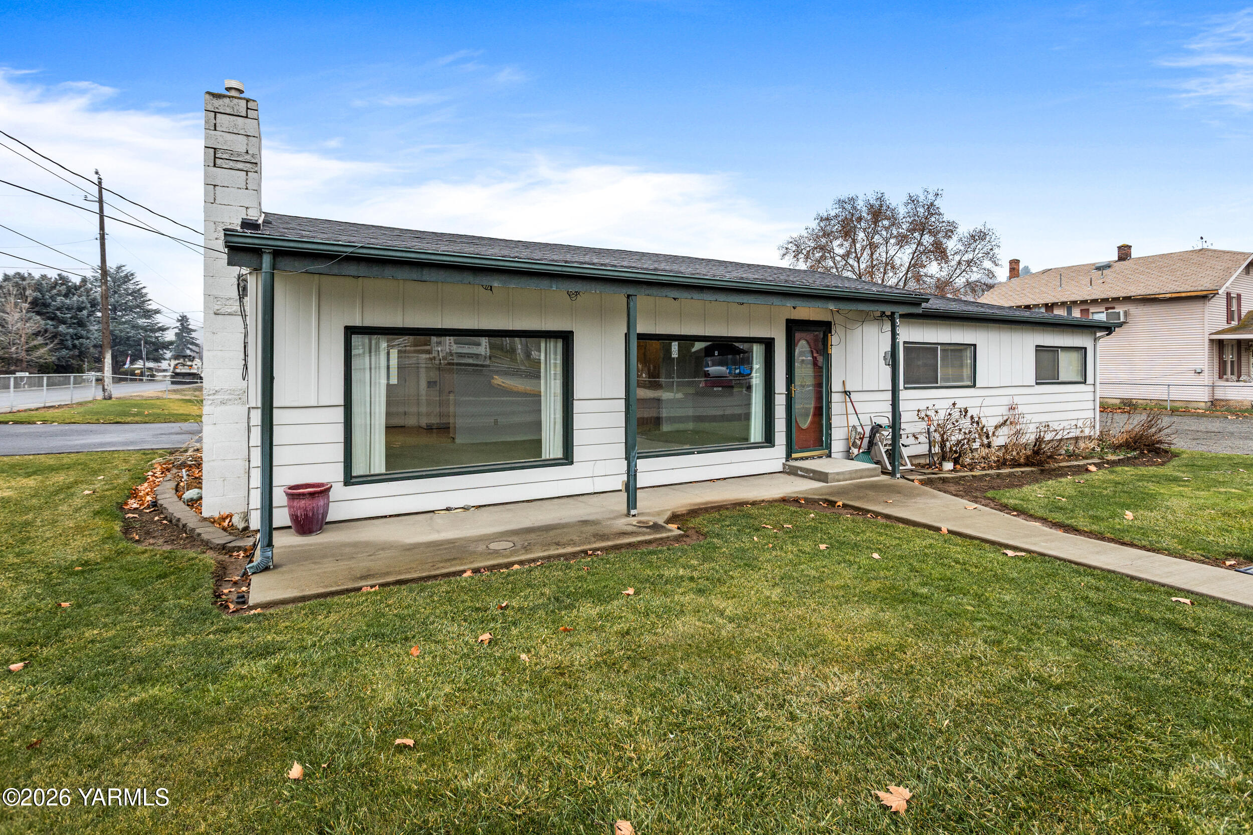 302 W Selah Ave