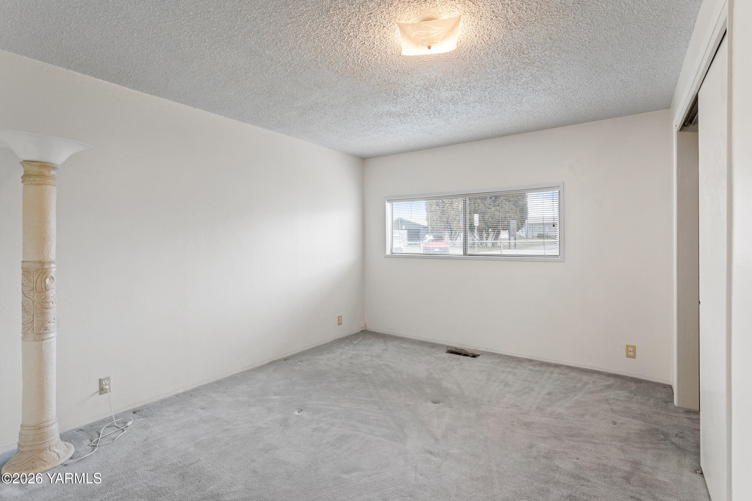 302 W Selah Ave