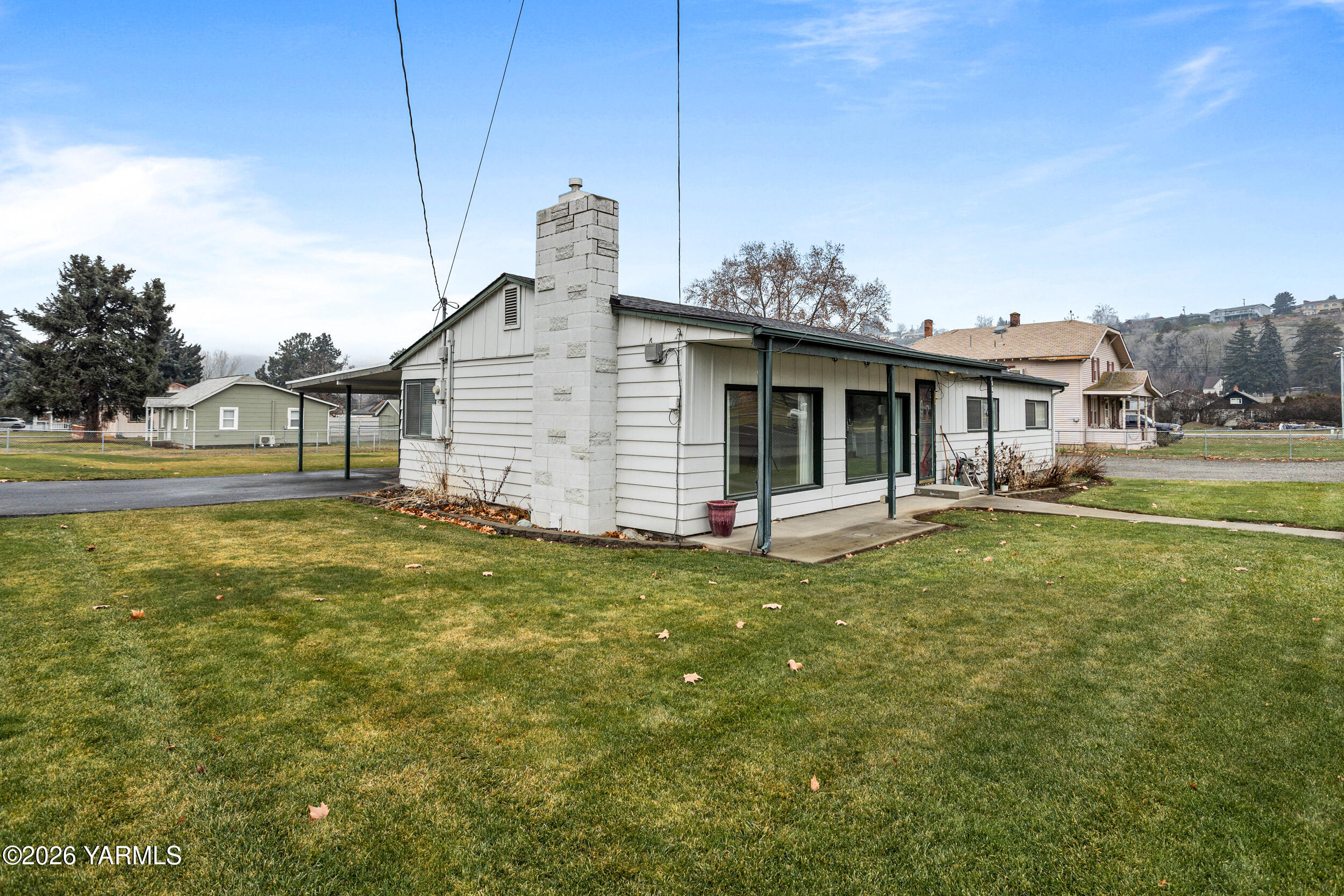 302 W Selah Ave