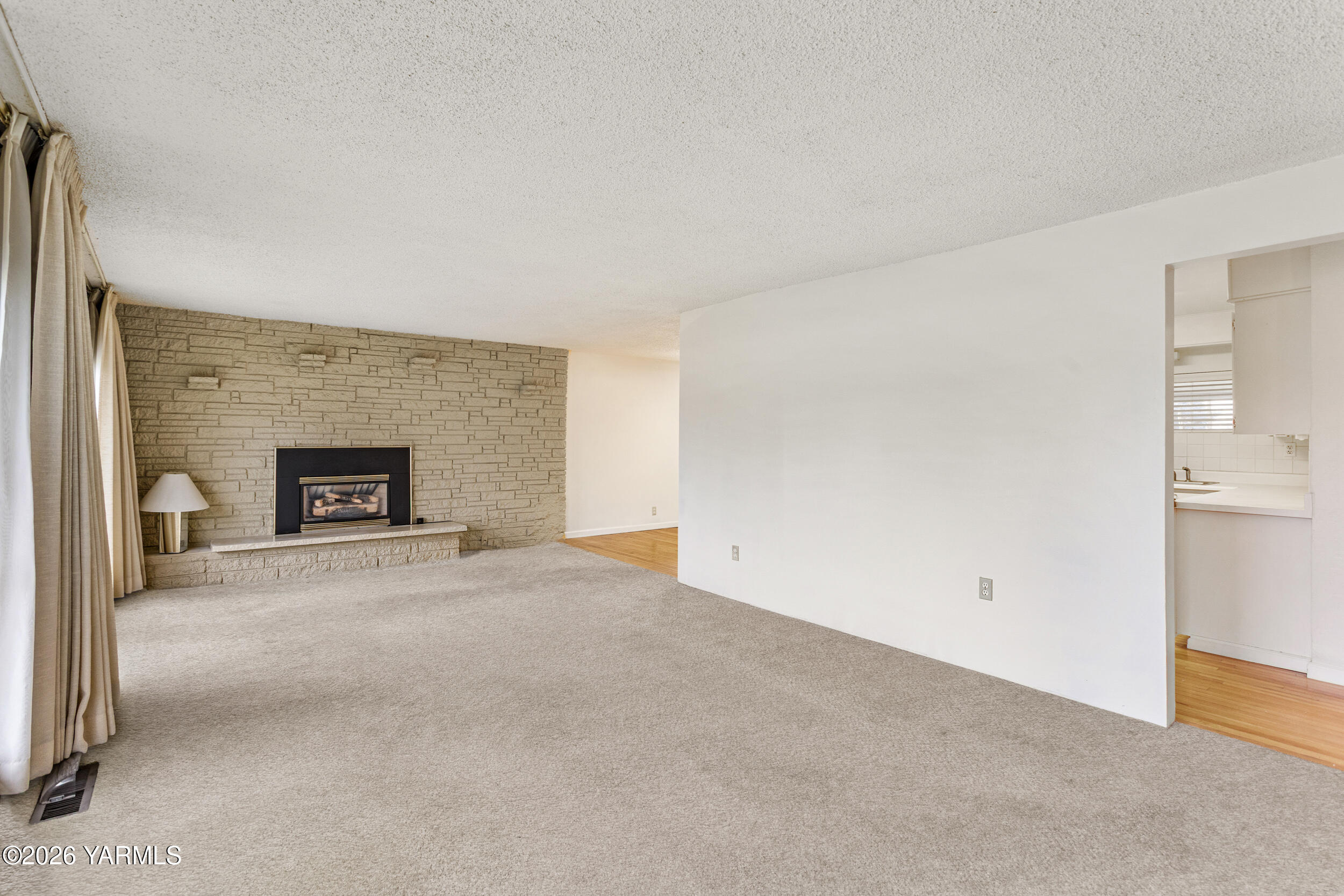 302 W Selah Ave