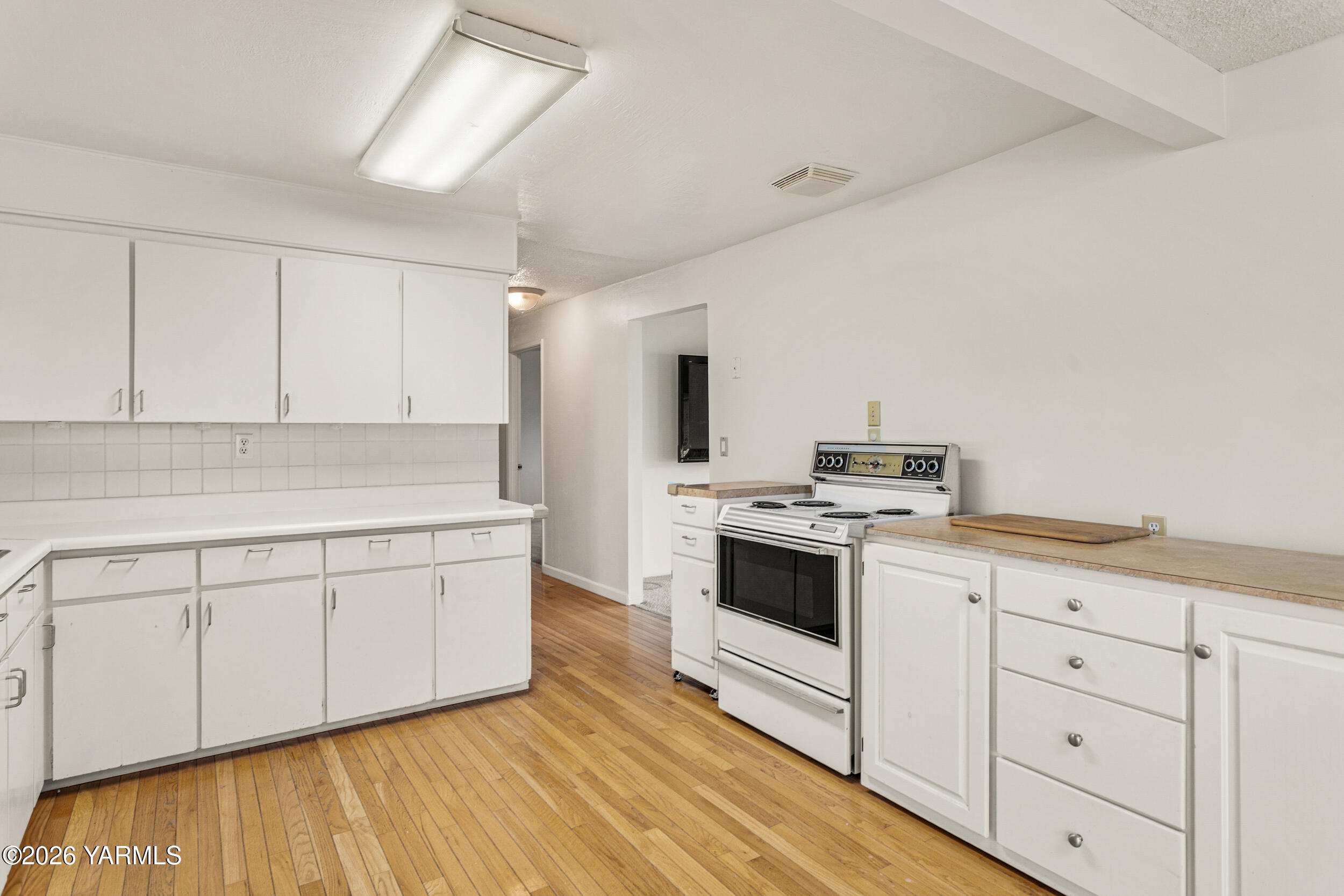 302 W Selah Ave