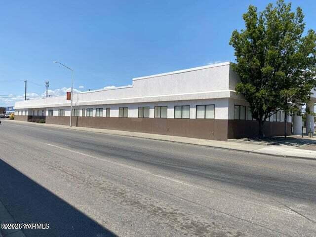 102 N Wapato Ave