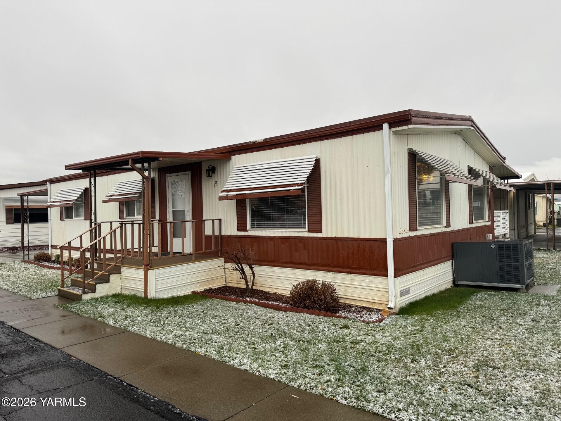 18 W Washington Ave Unit: 19