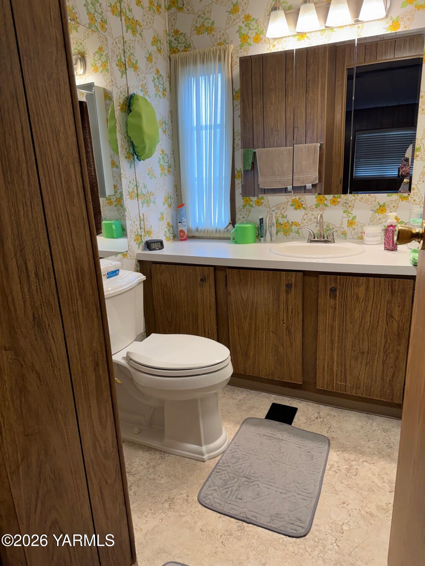 18 W Washington Ave Unit: 19