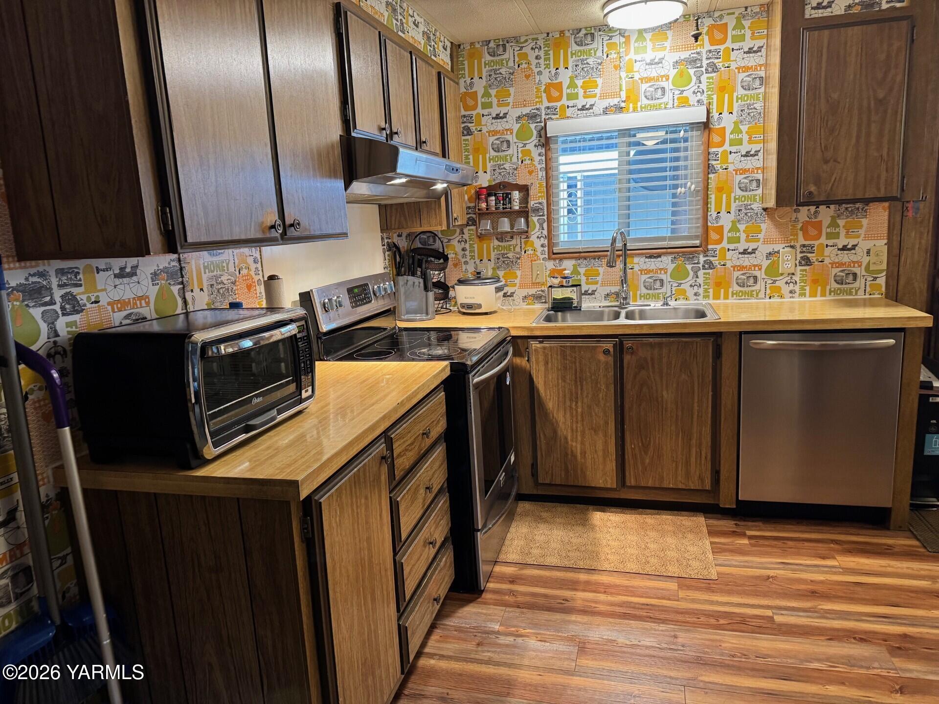 18 W Washington Ave Unit: 19