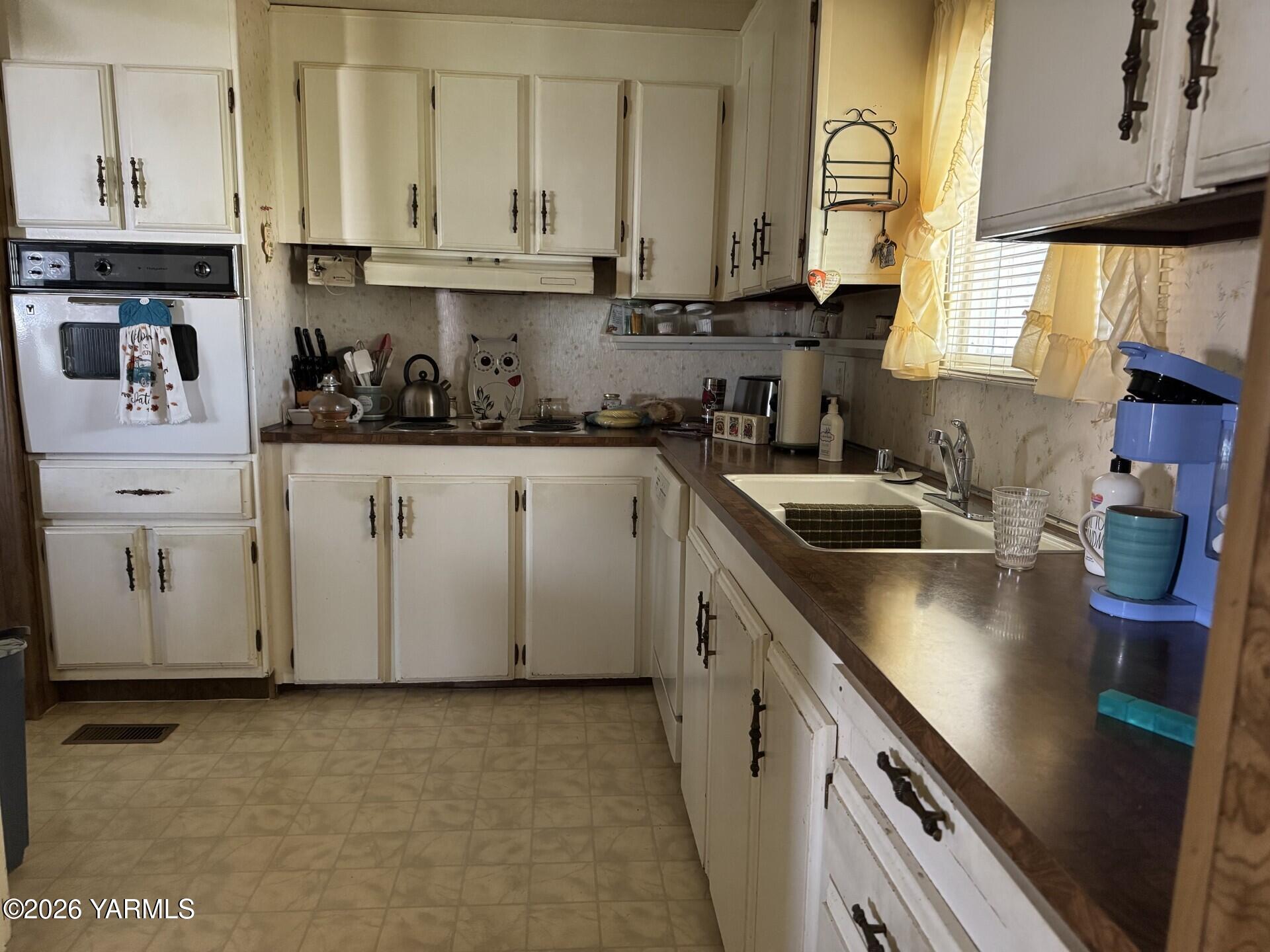 55 W Washington Ave Unit: 7