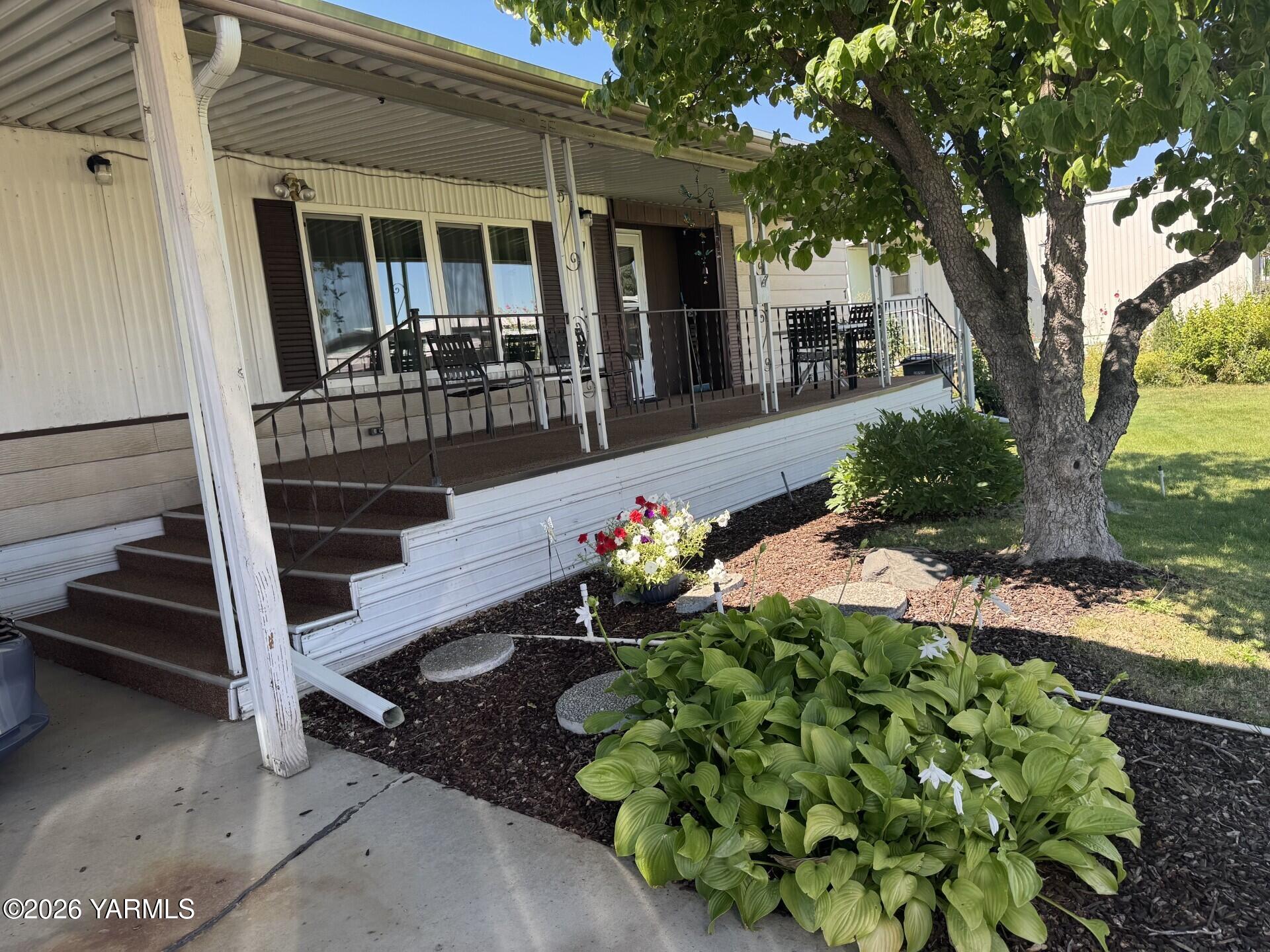 55 W Washington Ave Unit: 7